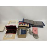 A DIVERSE COLLECTION OF COINS AND BANKNOTES, CONTAINED IN A CARTON , TO INCLUDE ROMAN COINS ,