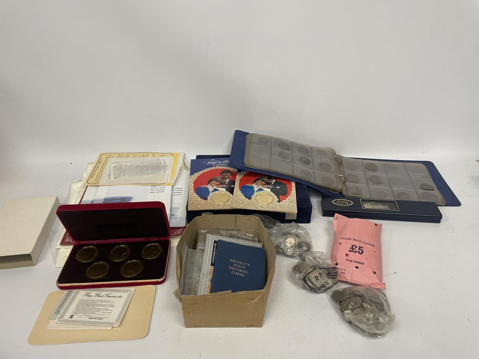 A DIVERSE COLLECTION OF COINS AND BANKNOTES, CONTAINED IN A CARTON , TO INCLUDE ROMAN COINS ,