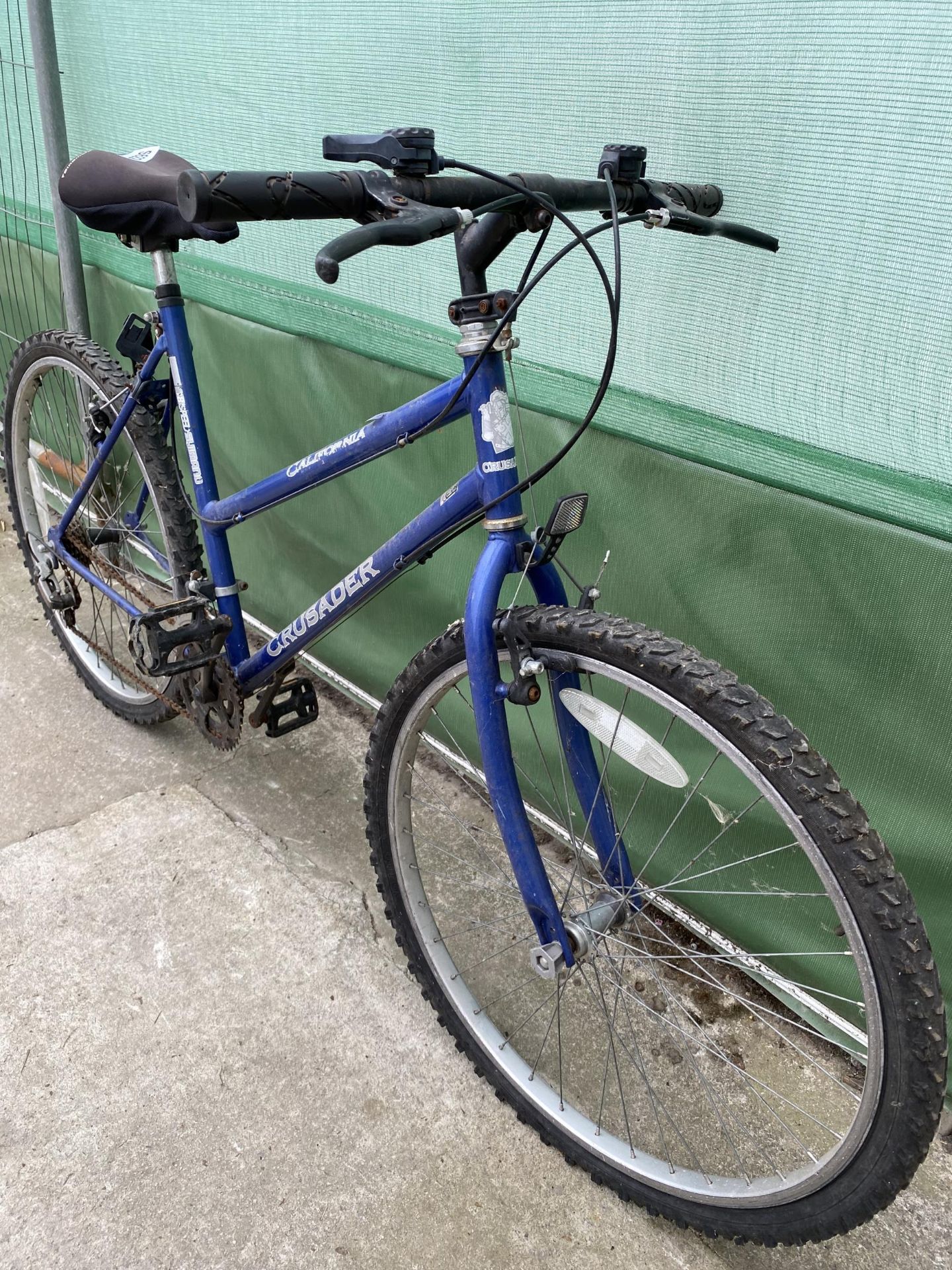 A CRUSADER CALIFORNIA LADIES BIKE WITH 18 SPEED GEAR SYSTEM - Image 3 of 3