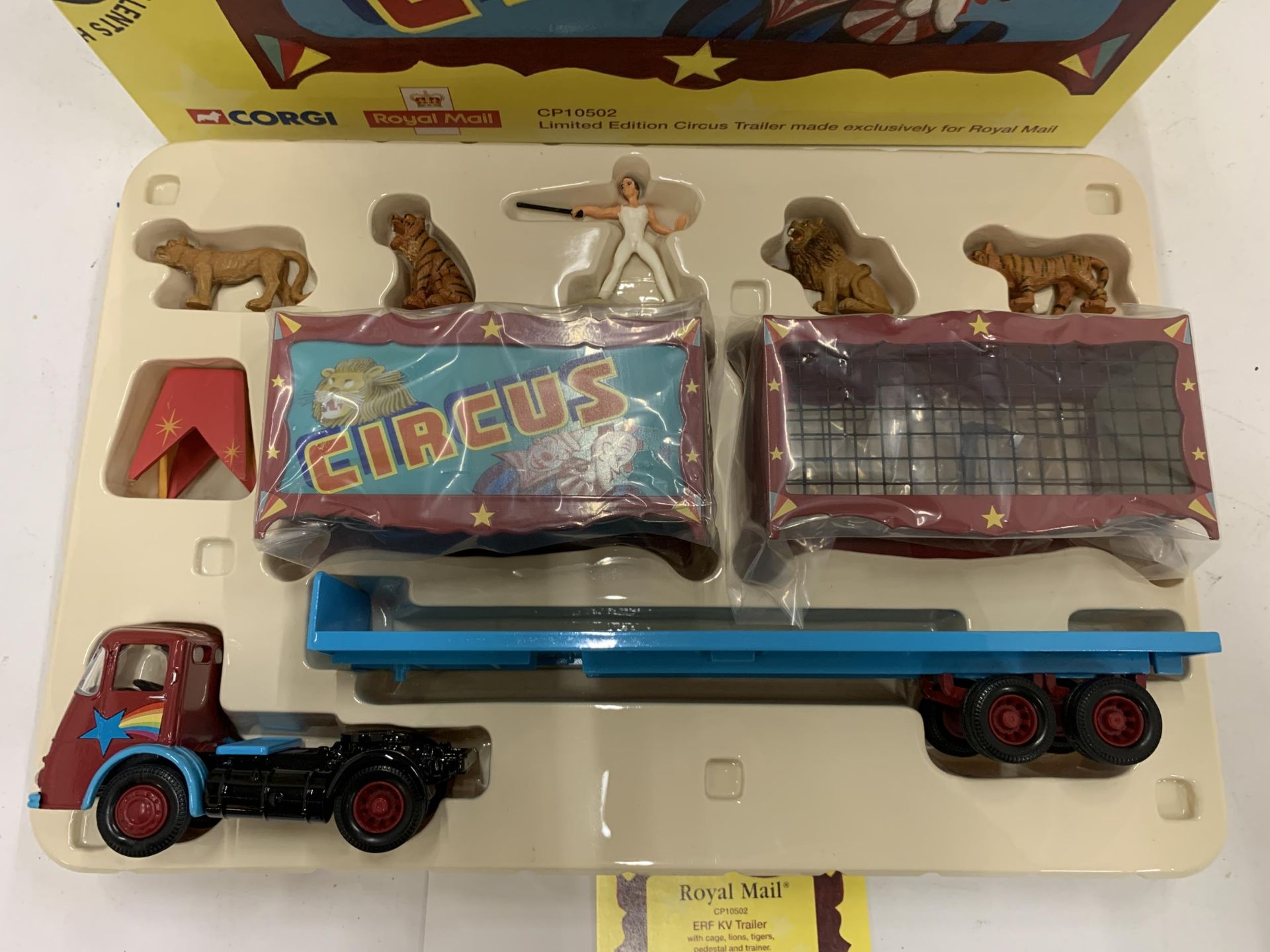 A CORGI LIMITED EDITION CIRCUS TRAILER WITH CAGE, LIONS, TIGERS, PEDESTAL, TRAINER MADE - Image 2 of 3