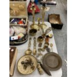 A COLLECTION OF VINTAGE BRASS ITEMS, CANDLESTICKS ETC