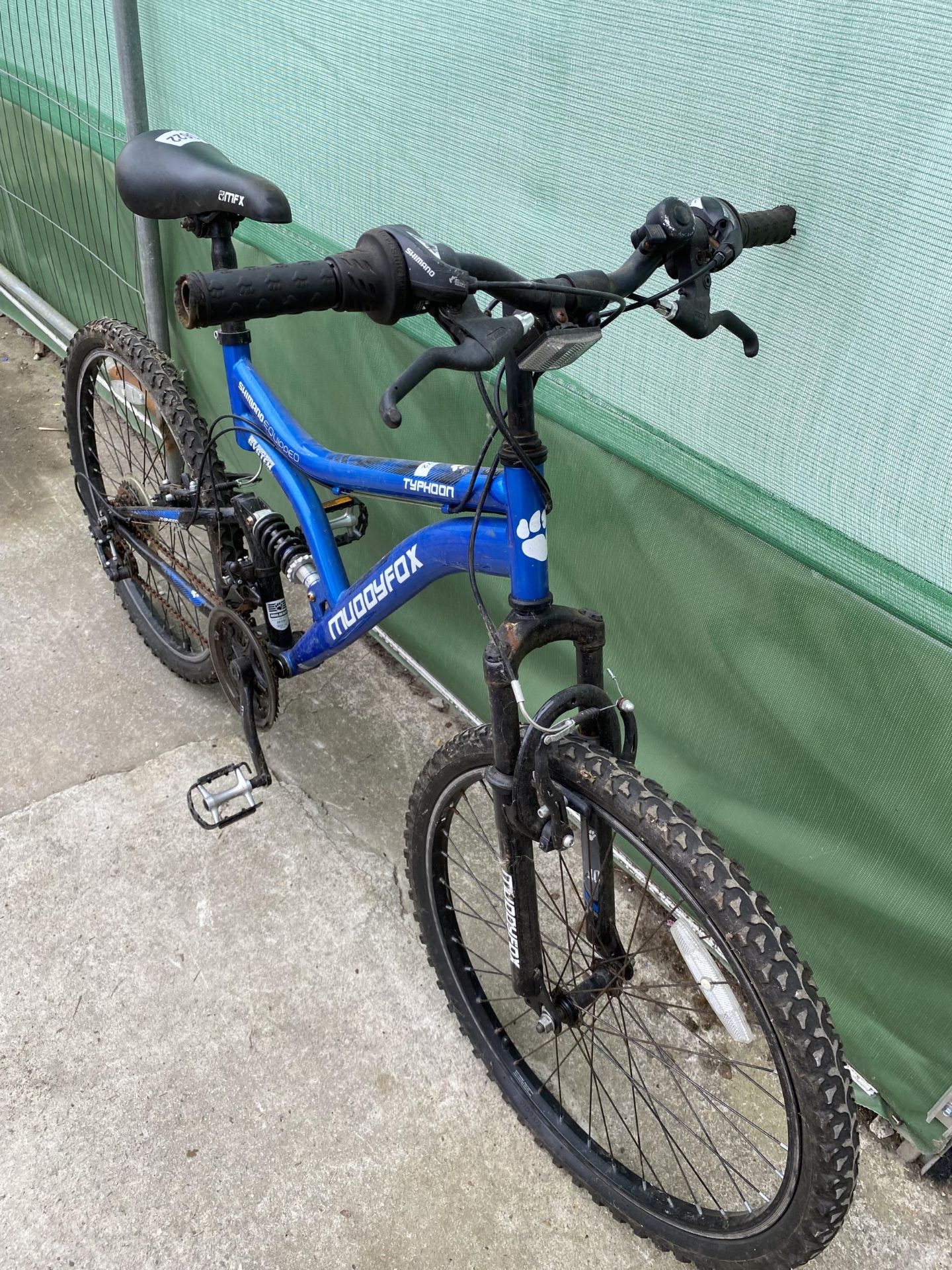 A MUDDYFOX TYPHOON BIKE WITH FRONT AND REAR SUSPENSION AND AN 18 SPEED SHIMANO GEAR SYSTEM - Image 3 of 3