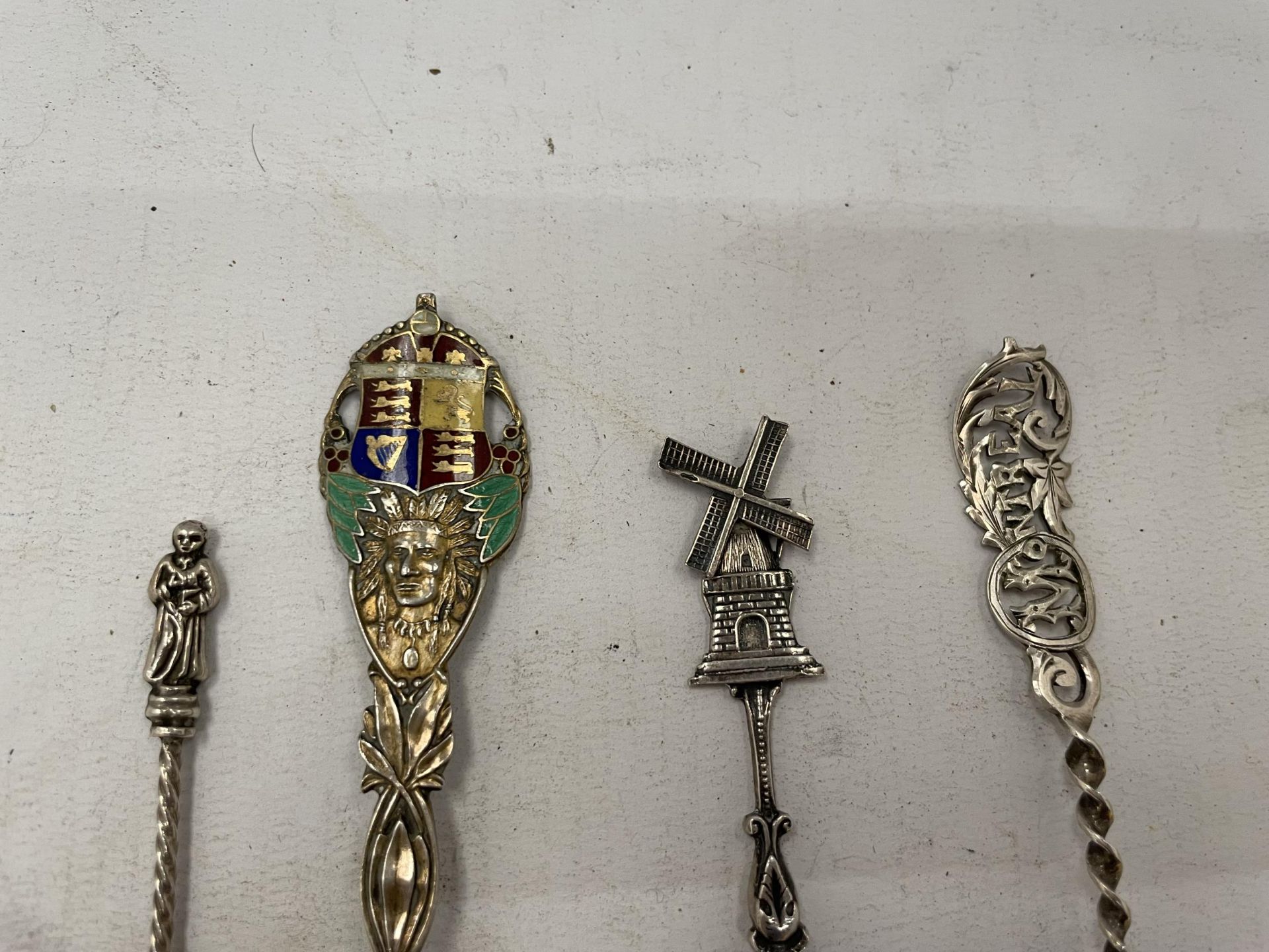 A GROUP OF HALLMARKED SILVER TEASPOONS, ONE WITH WINDMILL DESIGN AND ONE WITH ENAMEL DESIGN COAT - Image 4 of 5