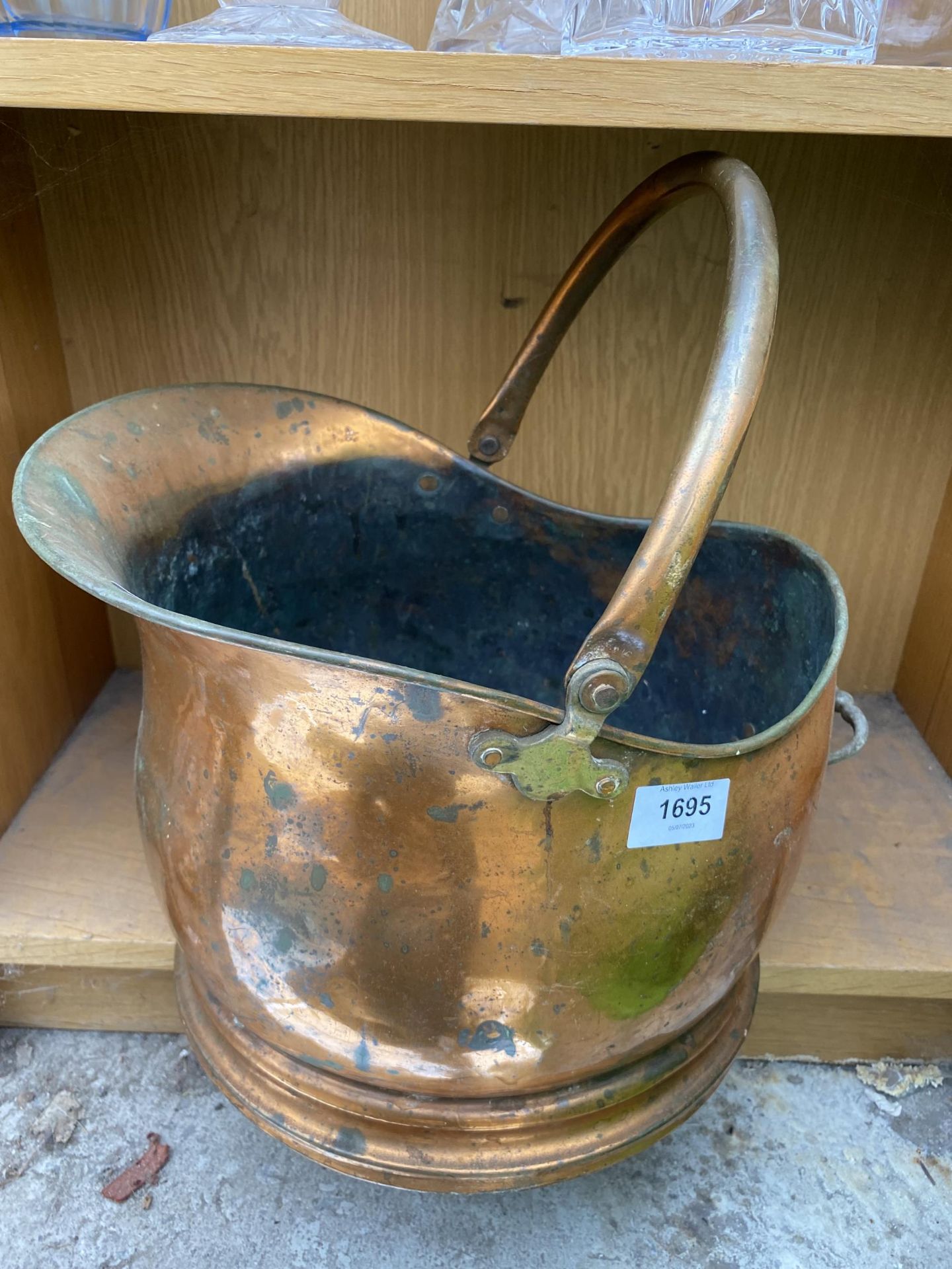 A VINTAGE COPPER COAL BUCKET