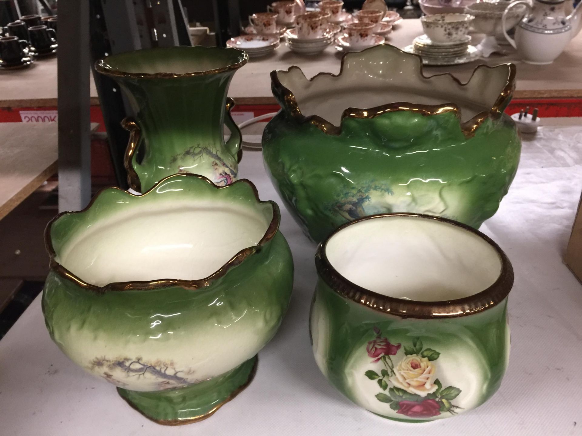 A GROUP OF FOUR VINTAGE POTTERY ITEMS, TWO PLANTERS, VASE AND A POT - Image 2 of 4