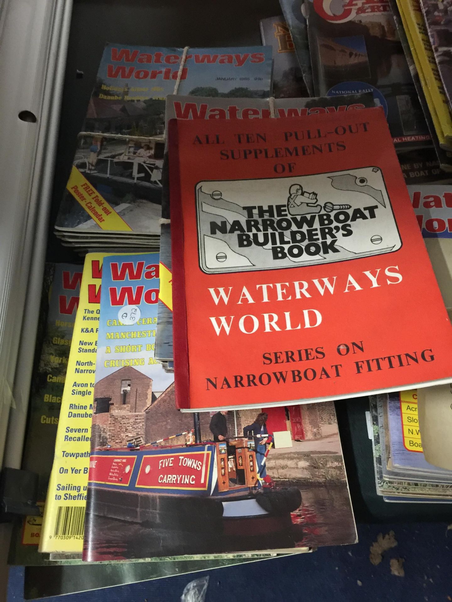 A LARGE QUANTITY OF 'WATERWAYS WORLD' MAGAZINE FROM THE 1980'S - Image 2 of 3