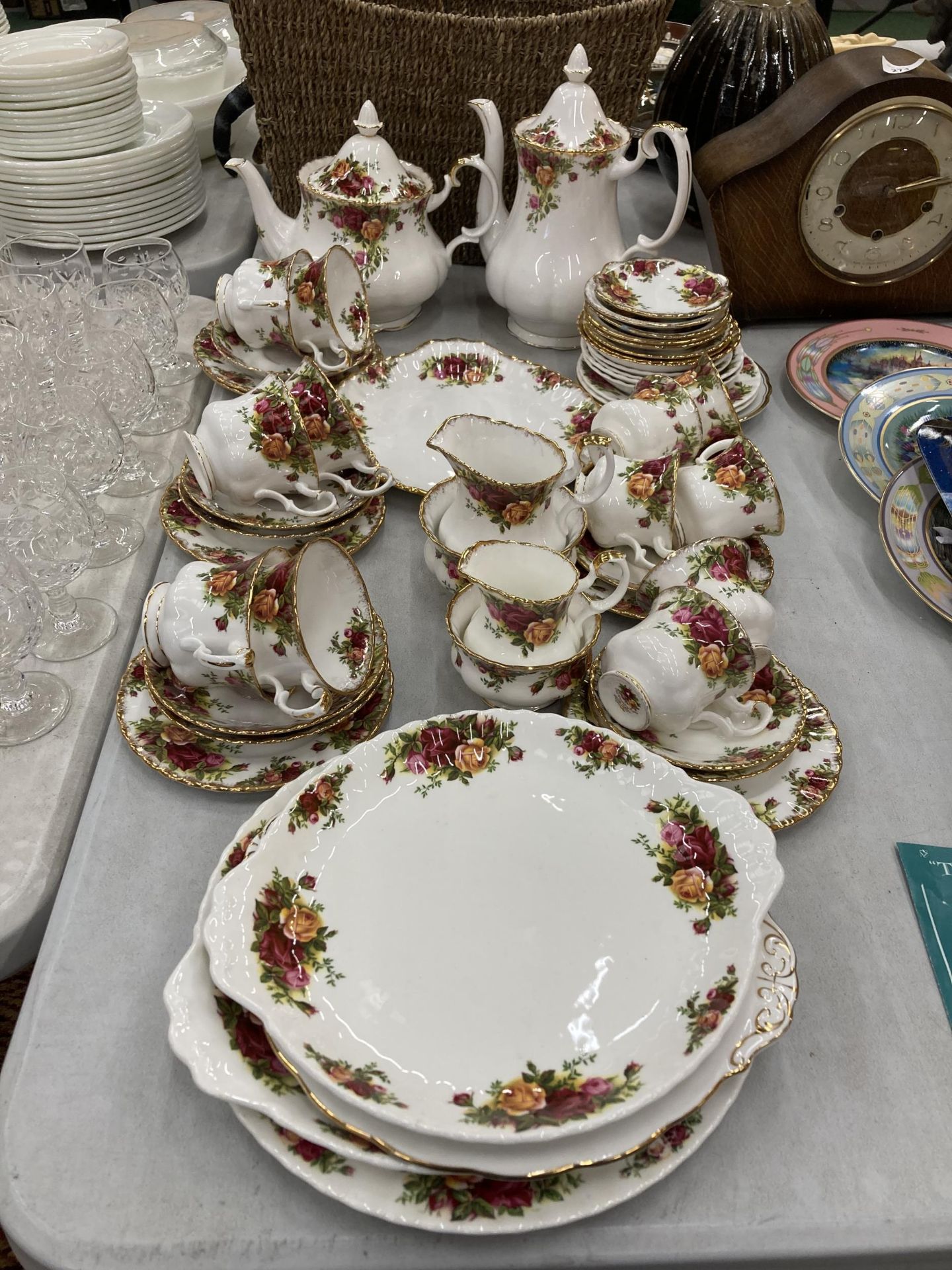 A LARGE QUANTITY OF ROYAL ALBERT 'OLD COUNTRY ROSES' TO INCLUDE A TEA AND COFFEE POT, CAKE PLATES,