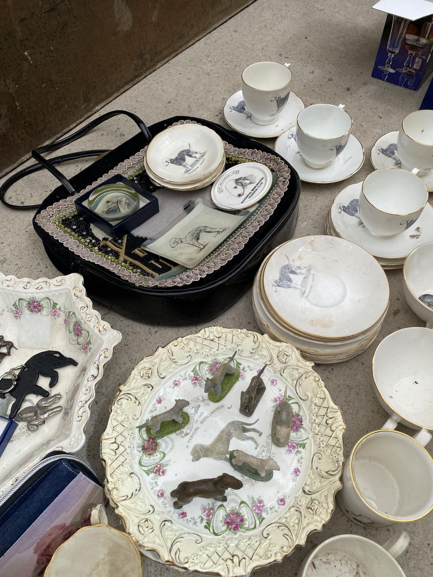 AN ASSORTMENT OF ITEMS TO INCLUDE MIXED CERAMICS AND FRAMED PRINTS ETC - Image 2 of 10