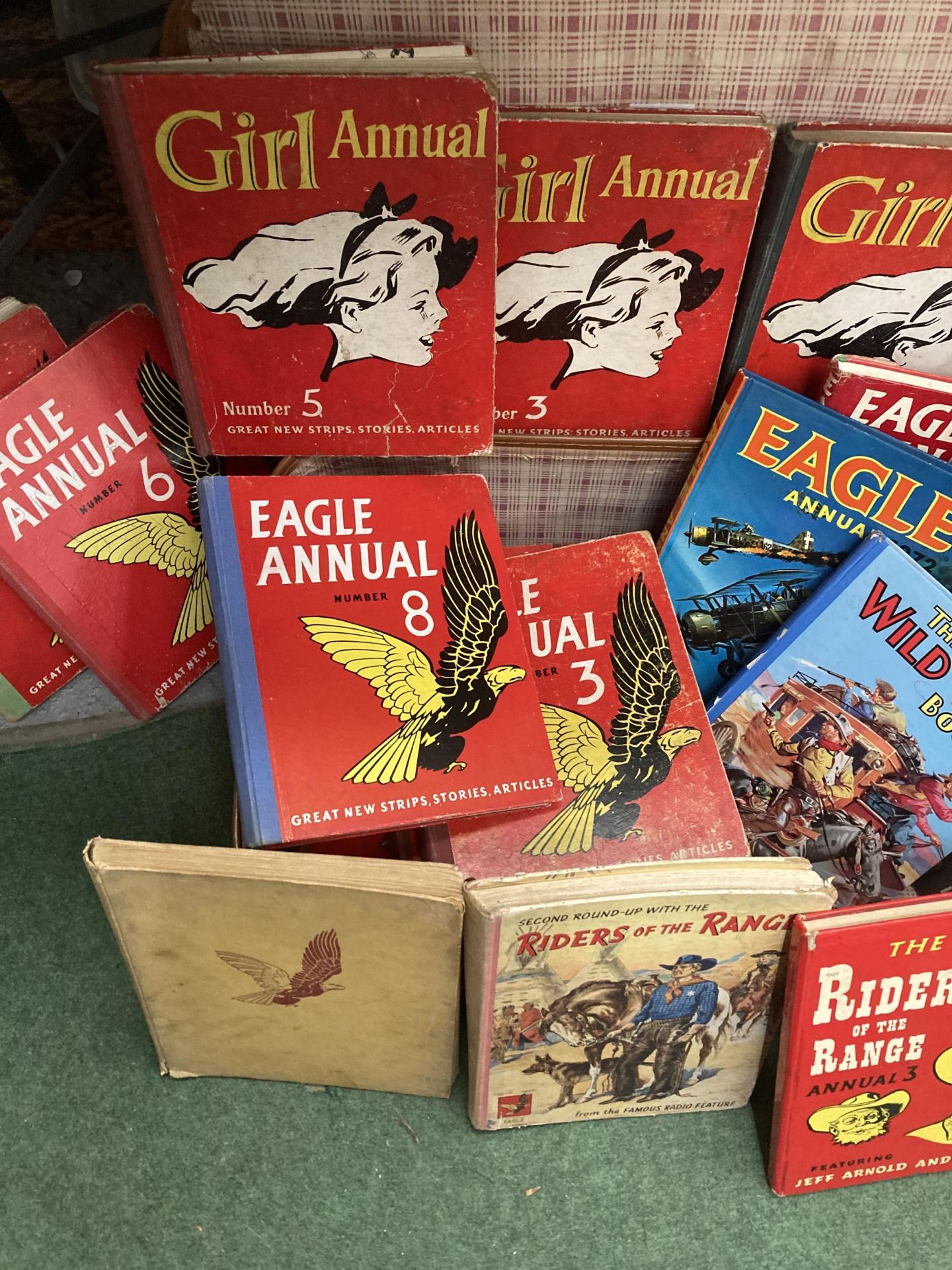 A COLLECTION OF VINTAGE EAGLE AND GIRL ANNUAL BOOKS - Image 3 of 4