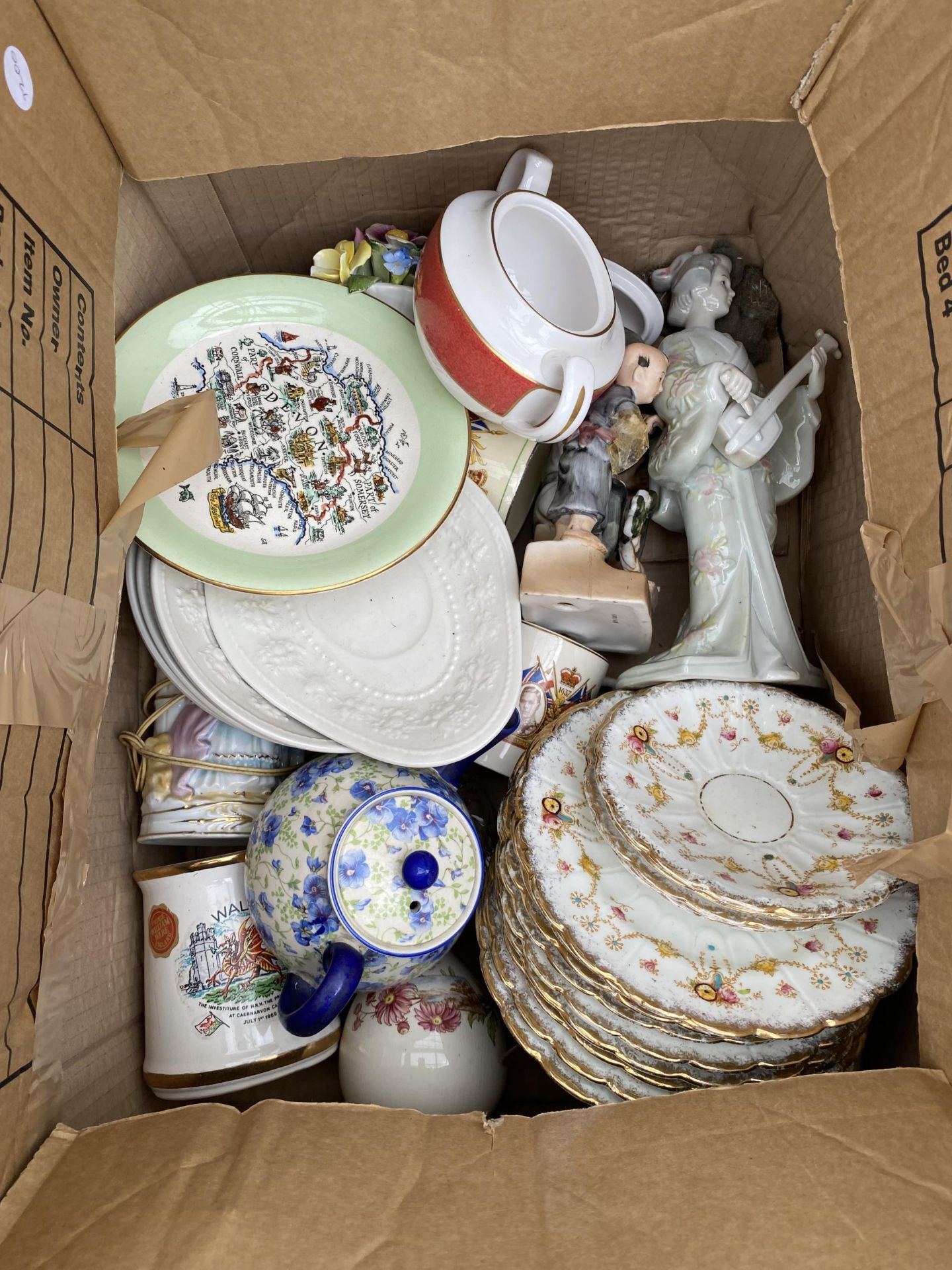 AN ASSORTMENT OF HOUSEHOLD CLEARANCE ITEMS TO INCLUDE CERAMICS AND PRINTS ETC - Bild 3 aus 7