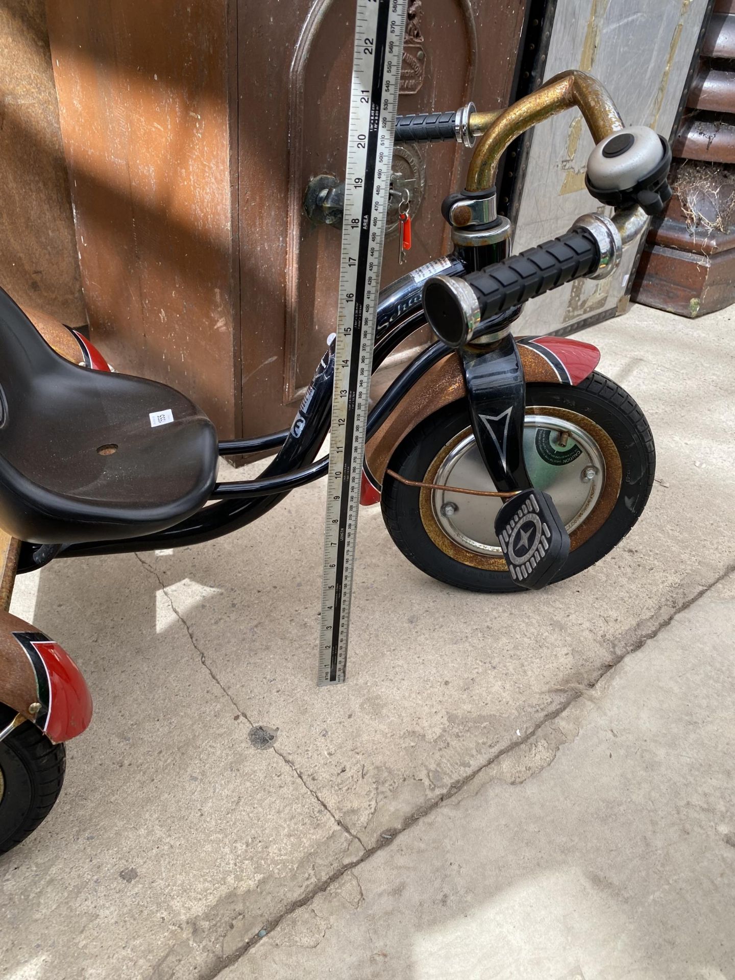 A RETRO SCHWINN CHILDS PEDAL TRICYCLE - Image 6 of 7