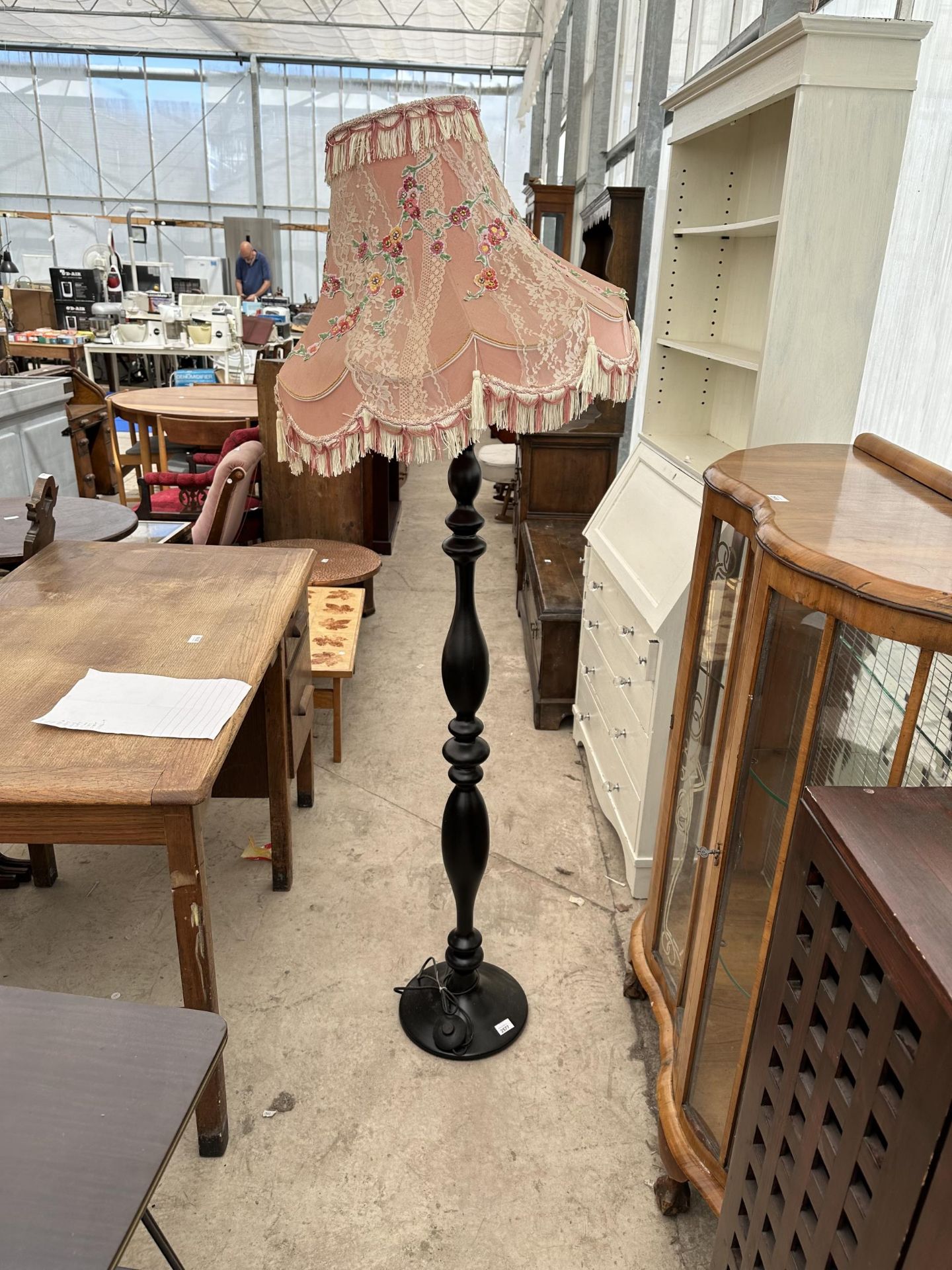 A MODERN BLACK PAINTED STANDARD LAMP COMPLETE WITH SHADE