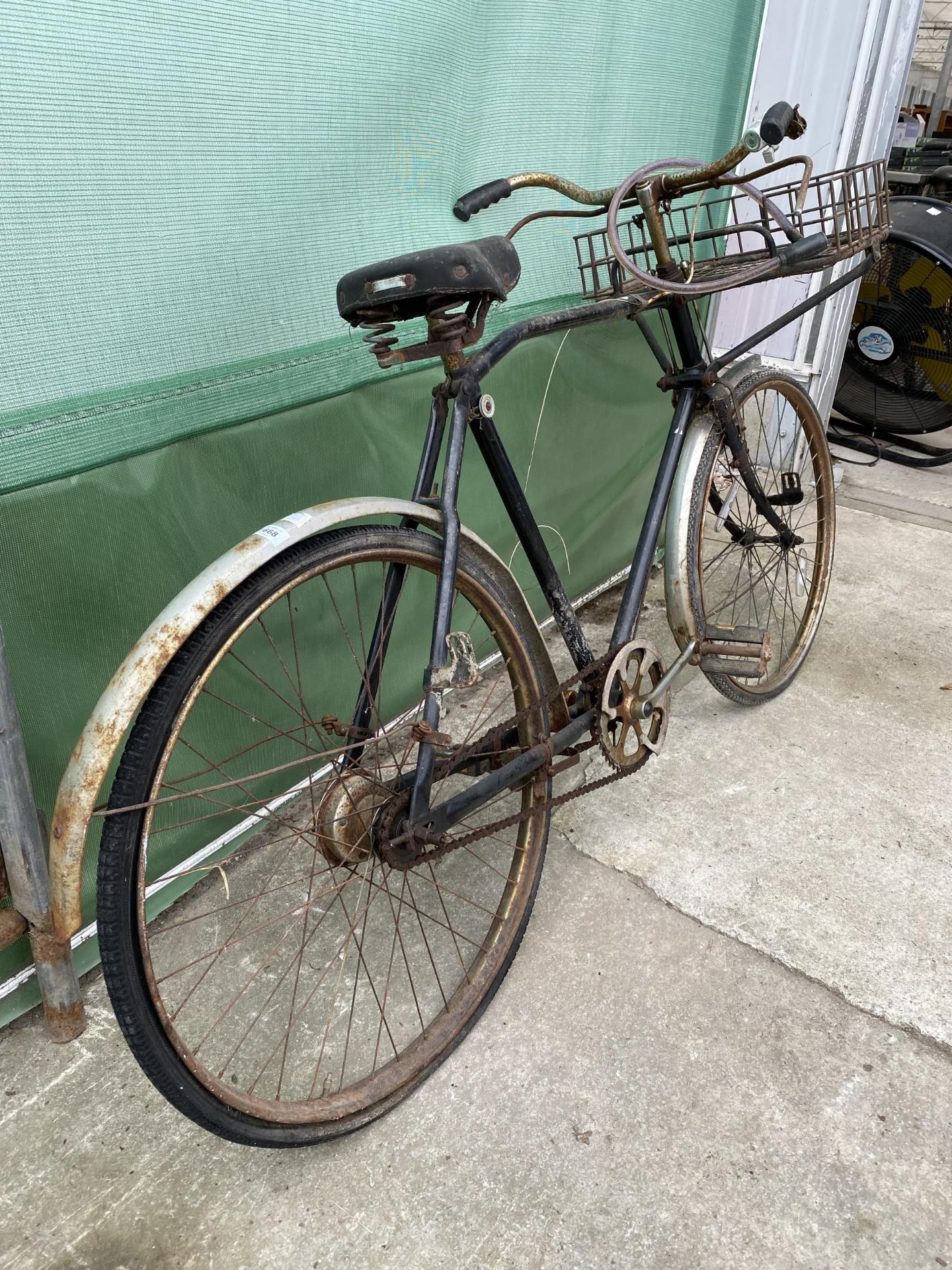 A VINTAGE GENTS BUTCHERS BIKE - Image 2 of 3