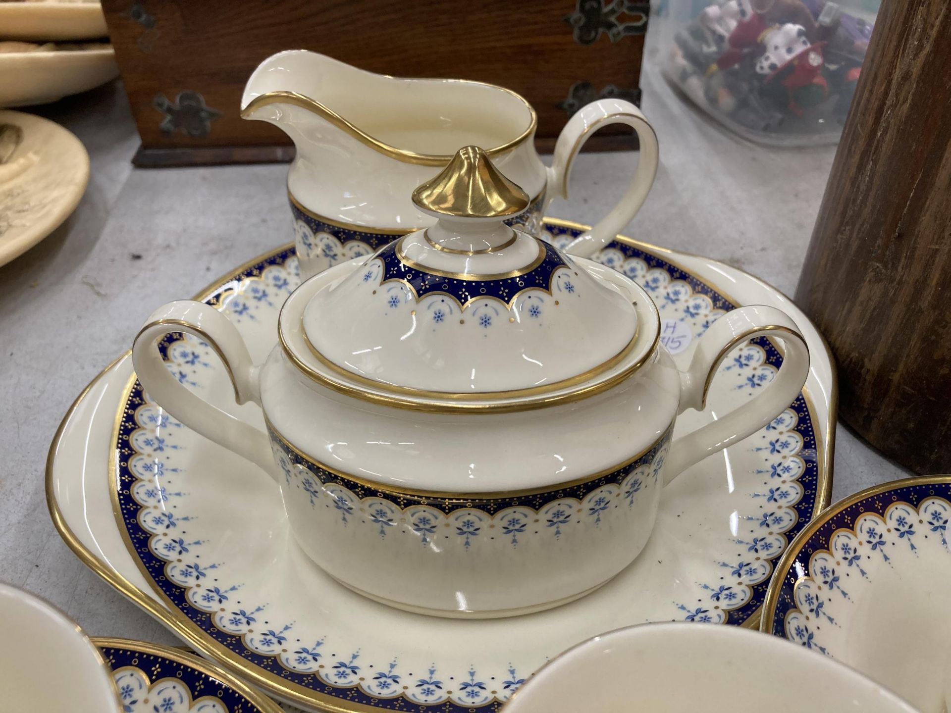 A QUANTITY OF VINTAGE CHINA CUPS, SAUCERS, SIDE PLATES, ETC TO INCLUDE MINTON 'CONSORT' - Image 4 of 6