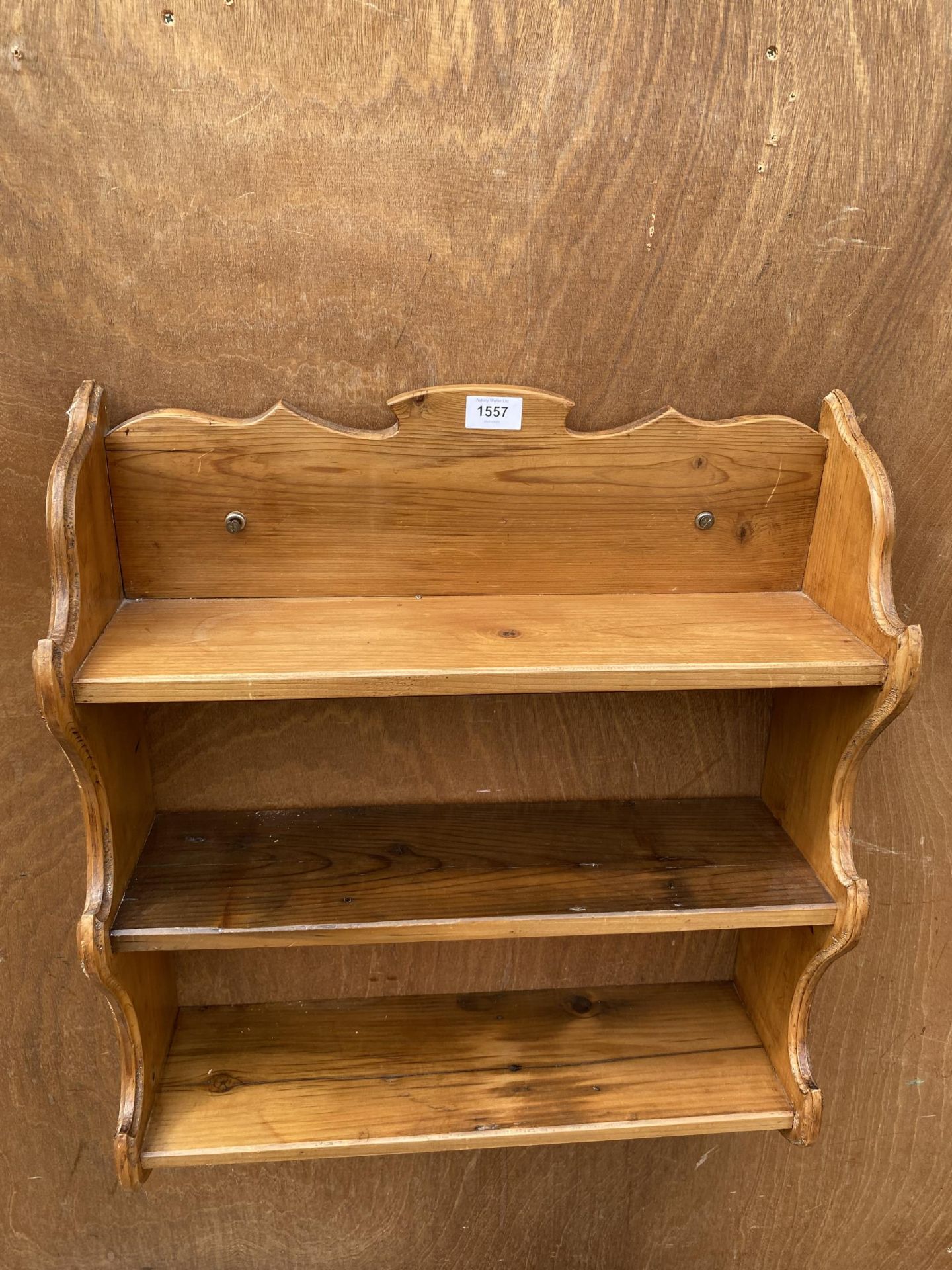 A SMALL PINE THREE TIER WALL SHELVING UNIT - Image 2 of 4