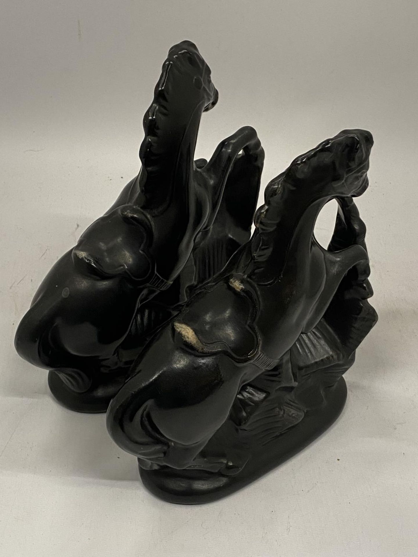A PAIR OF BLACK STONE HORSES HEIGHT 23CM - Image 4 of 4