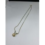 A MARKED 9 CARAT GOLD NECKLACE WITH PEARL PENDANT GROSS WEIGHT 5.7 GRAMS