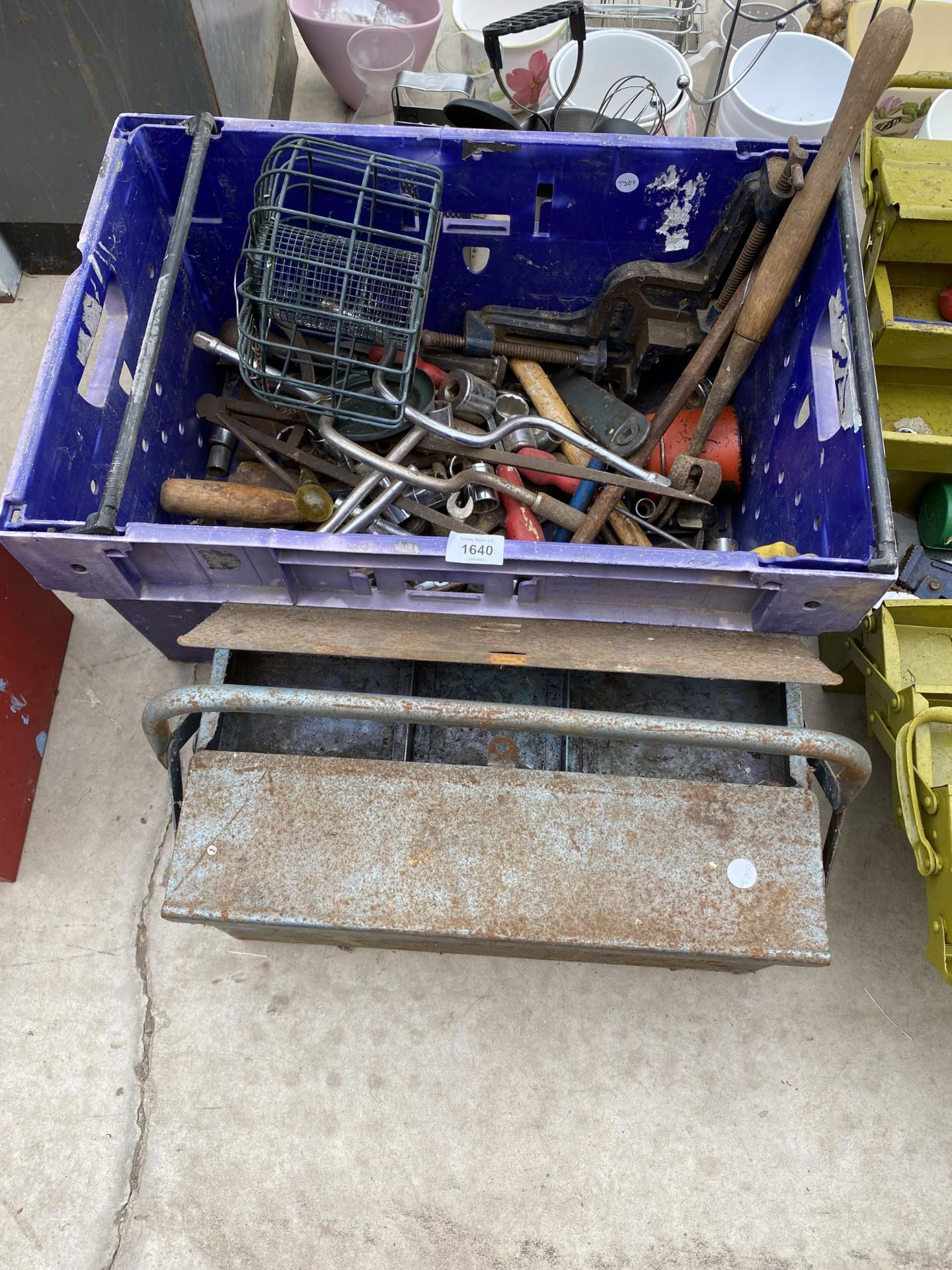 A LARGE ASSORTMENT OF TOOLS TO INCLUDE A VICE AND SOCKETS ETC
