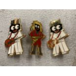 THREE VINTAGE ROBERTSONS BADGES - GUITAR PLAYERS