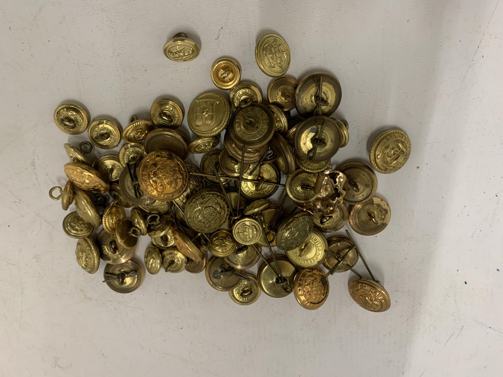 A COLLECTION OF BRASS MILITARY BUTTONS