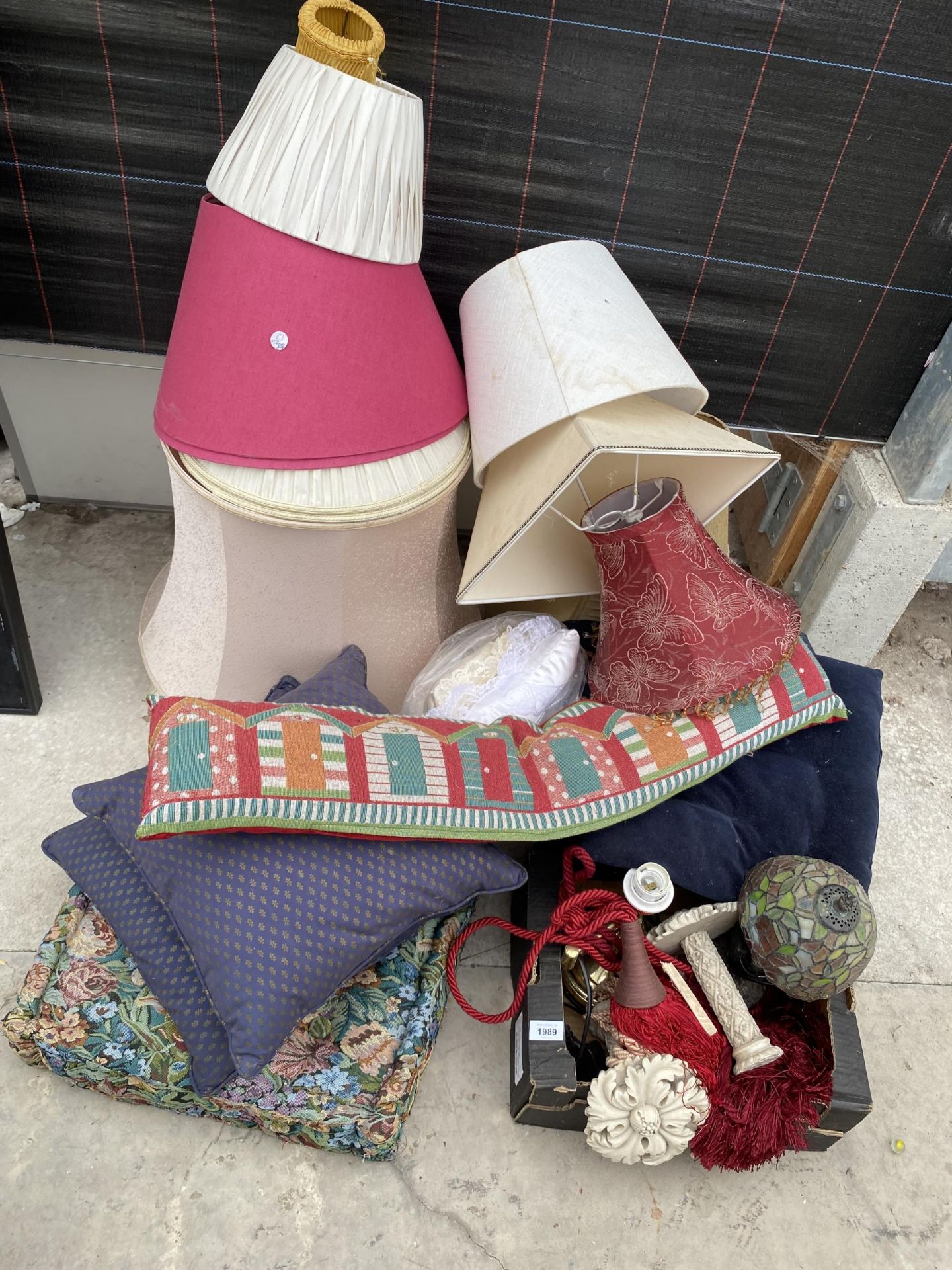 AN ASSORTMENT OF ITEMS TO INCLUDE CUSHIONS AND LIGHT SHADES ETC