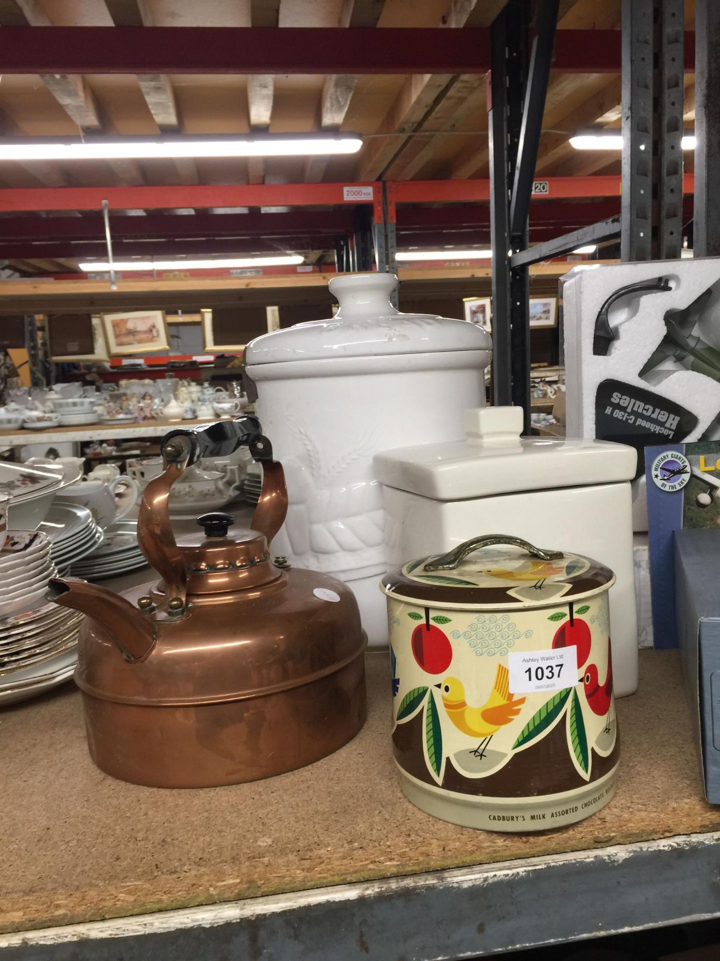 A VINTAGE COPPER KETTLE - HANDLE A/F, VINTAGE CADBURY'S BISCUITS TIN PLUS TWO CERAMIC STORAGE JARS