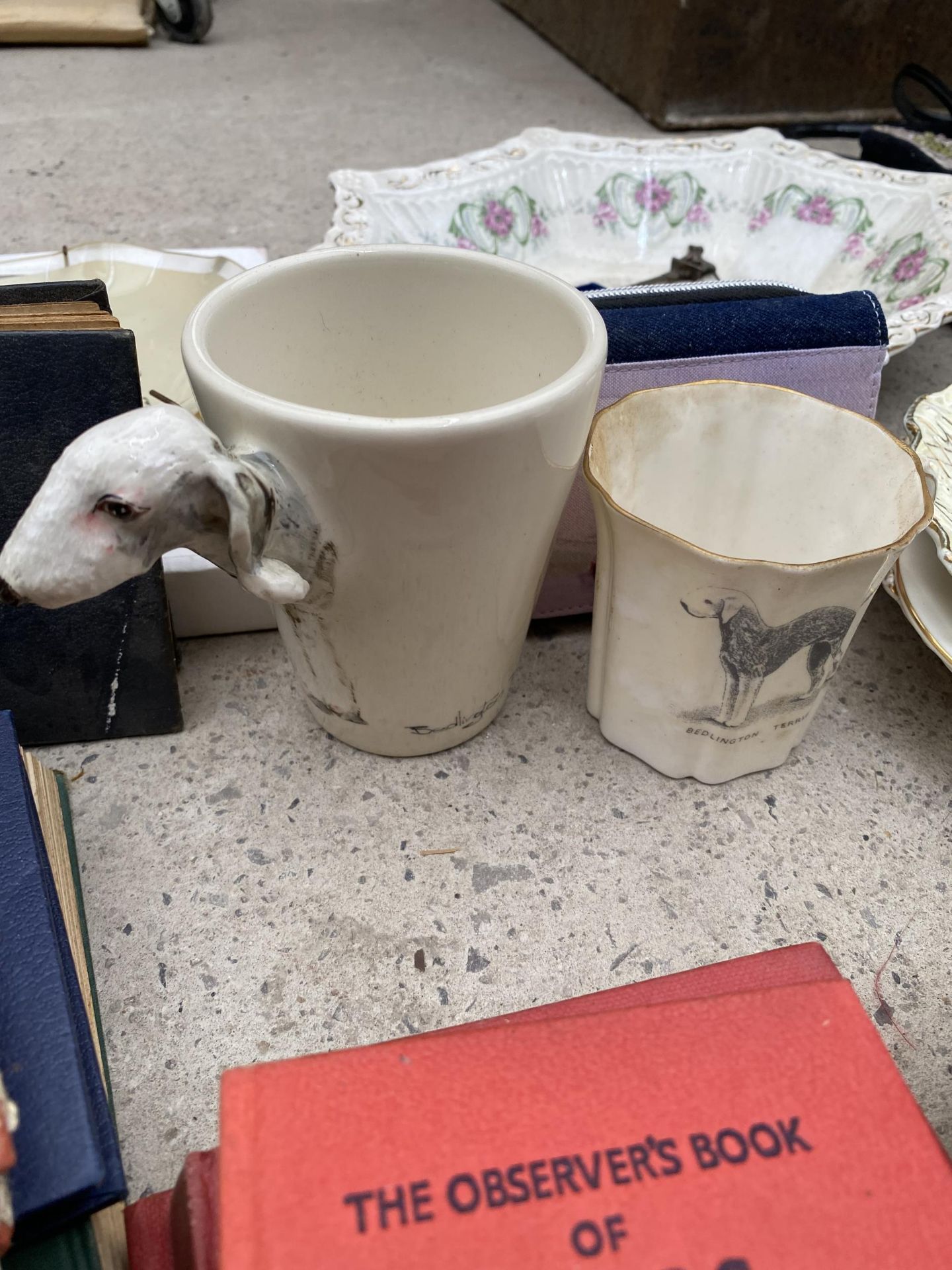 AN ASSORTMENT OF ITEMS TO INCLUDE MIXED CERAMICS AND FRAMED PRINTS ETC - Image 7 of 10