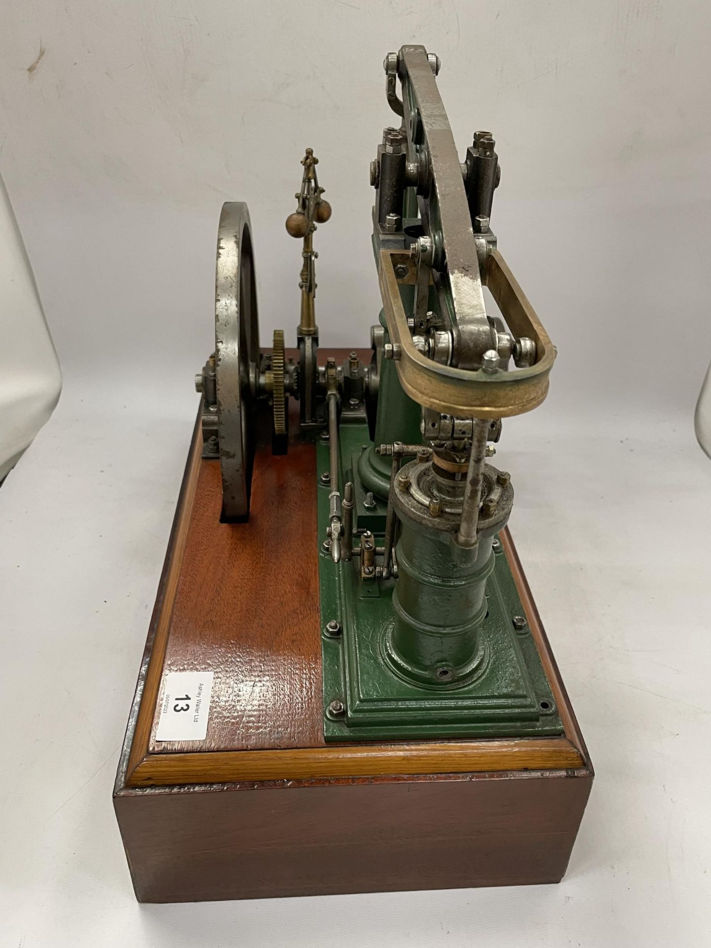 A VINTAGE STATIONARY STEAM ENGINE WHICH CAN RUN OFF COMPRESSED AIR OR STEAM - Image 5 of 6