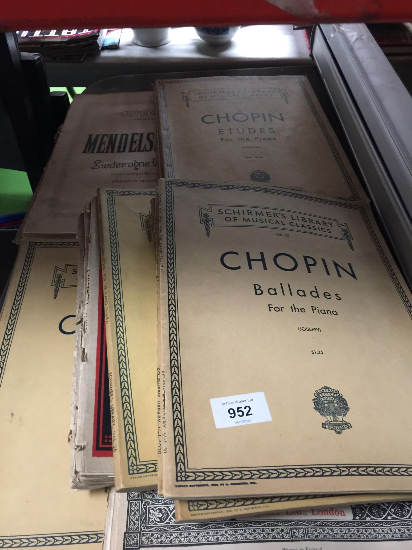 A QUANTITY OF VINTAGE CLASSICAL MUSIC TO INCLUDE CHOPIN, MENDELSSOHN AND BEETHOVEN