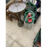 AN ASSORTMENT OF GARDEN ITEMS TO INCLUDE A PATIO HEATER AND GAS BOTTLE AND A HOSE PIPE REEL ETC