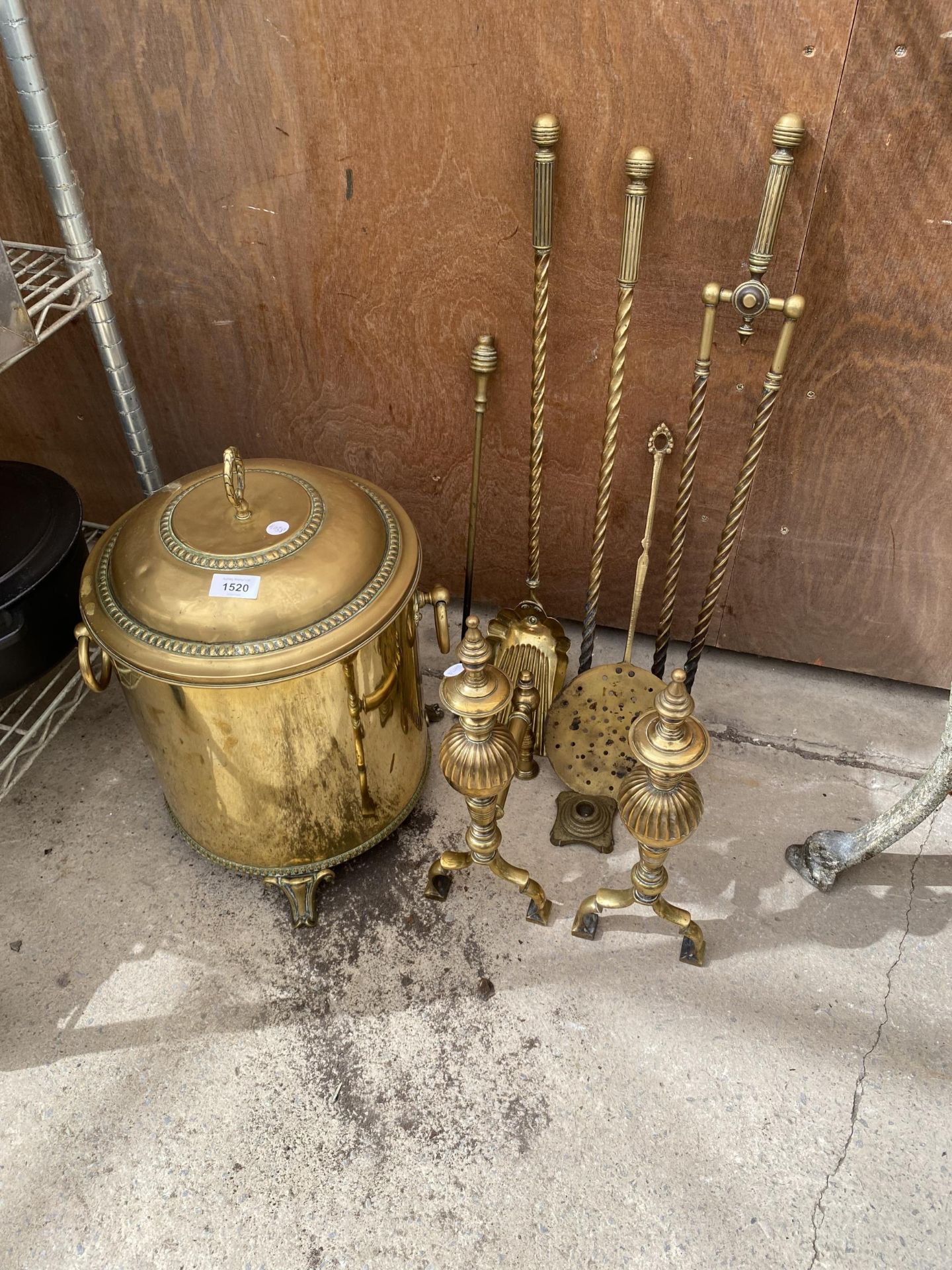 AN ASSORTMENT OF BRASS FIRE SIDE ITEMS TO INCLUDE A COAL BUCKET, FIRE DOGS AND COMPANION ITEMS ETC