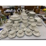 A JOHNSON BROS 'ETERNAL BEAU' DINNER SERVICE TO INCLUDE PLATES, BOWLS, SERVING PLATES, A TUREEN, TEA