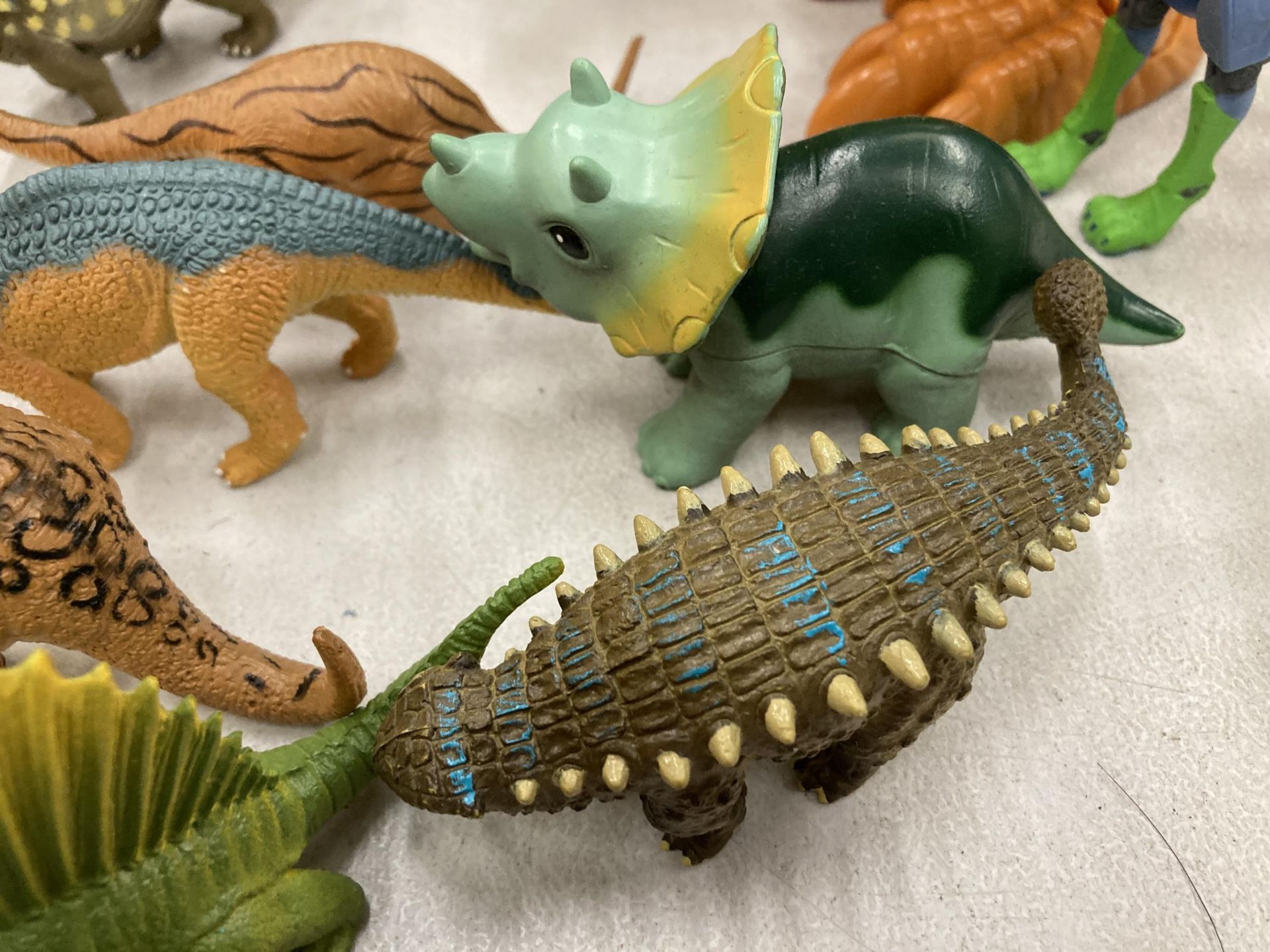A COLLECTION OF DINOSAURS, ETC IN A BASKET - Image 5 of 5