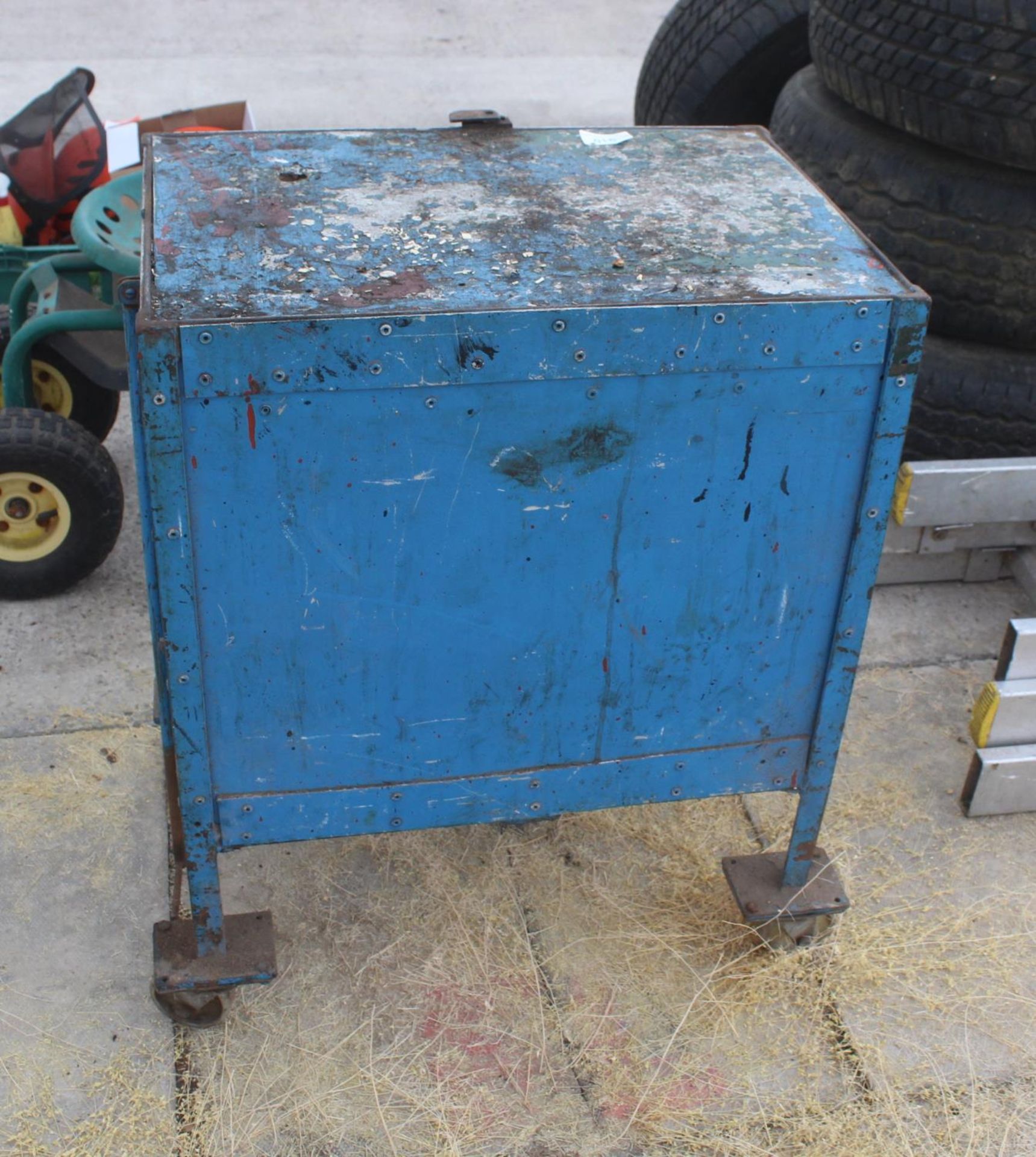 A WORKSHOP BENCH CUPBOARD NO VAT - Image 2 of 2