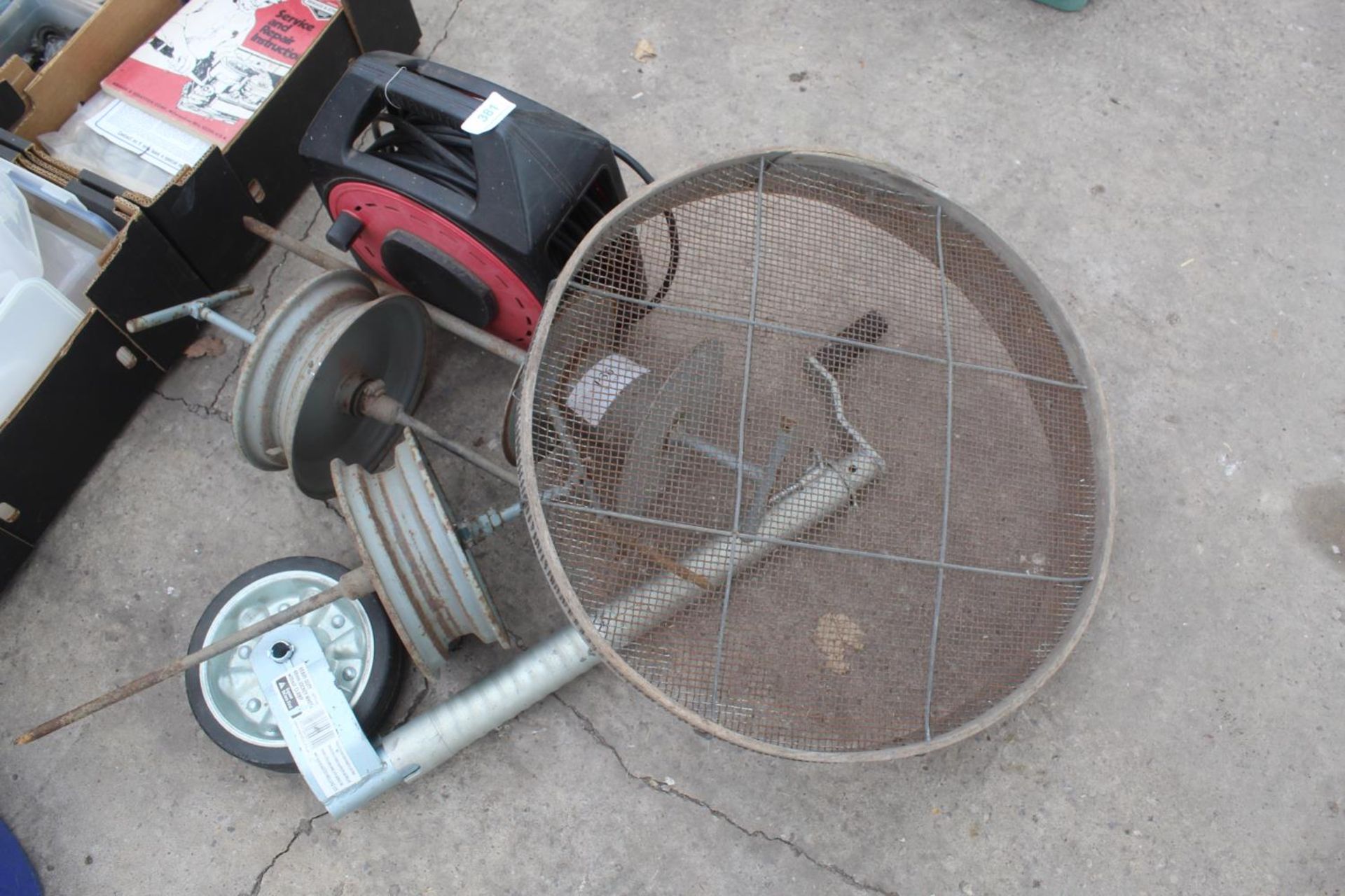 VARIOUS ITEMS TO INCLUDE JOCKEY WHEEL, HOSE GUIDES, RIDDLE, EXTENSION LEADS NO VAT