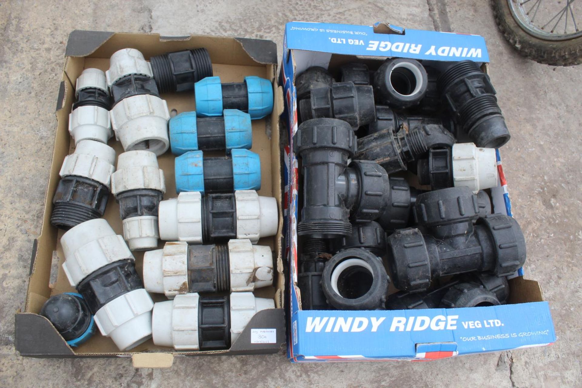A LARGE ASSORTMENT OF PLASSON AND PHILMAC WATER PIPE FITTINGS TO INCLUDE 63MM T JOINTS, 63MM