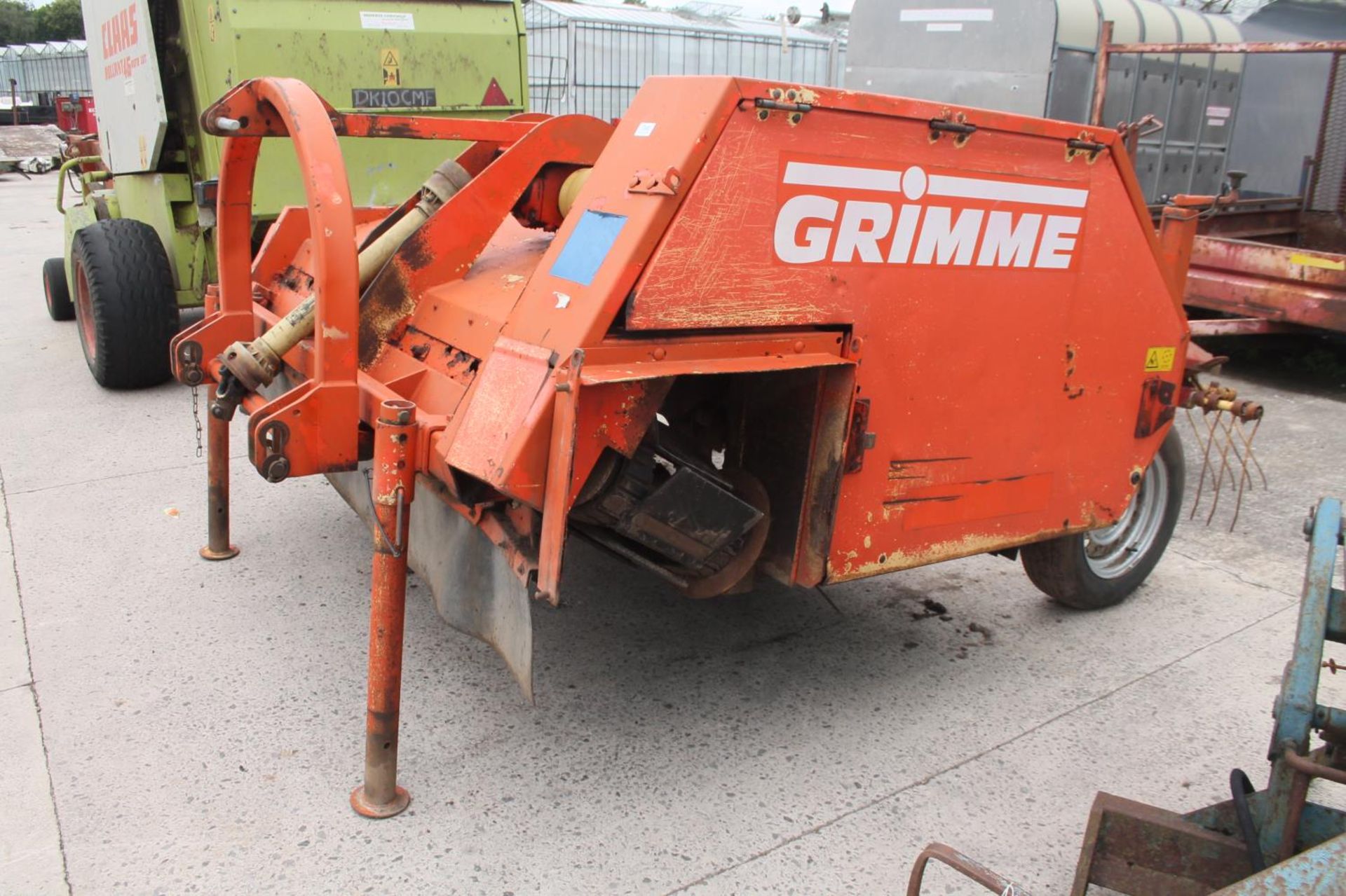 GRIMME POTATO TOPPER WITH CROSS CONVEYOR + VAT - Image 2 of 3