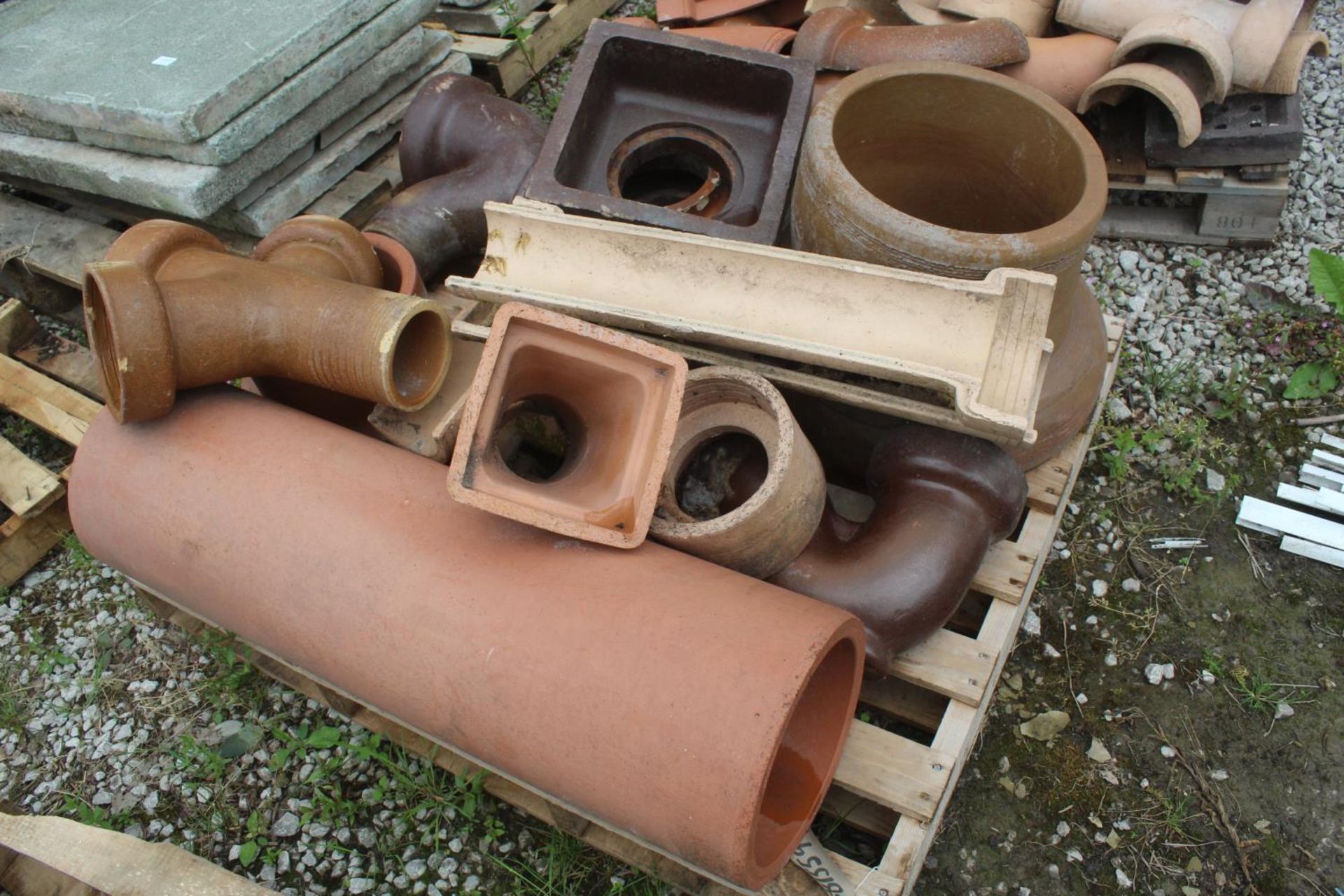 3 PALLETS OF BROWN WARE + VAT - Image 2 of 3