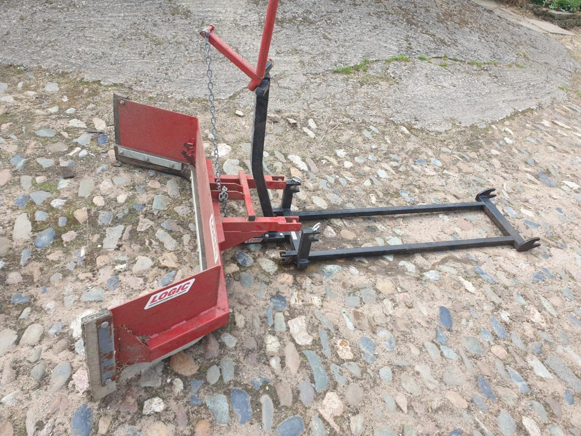 A LOGIC QUAD MANURE SCRAPER +VAT