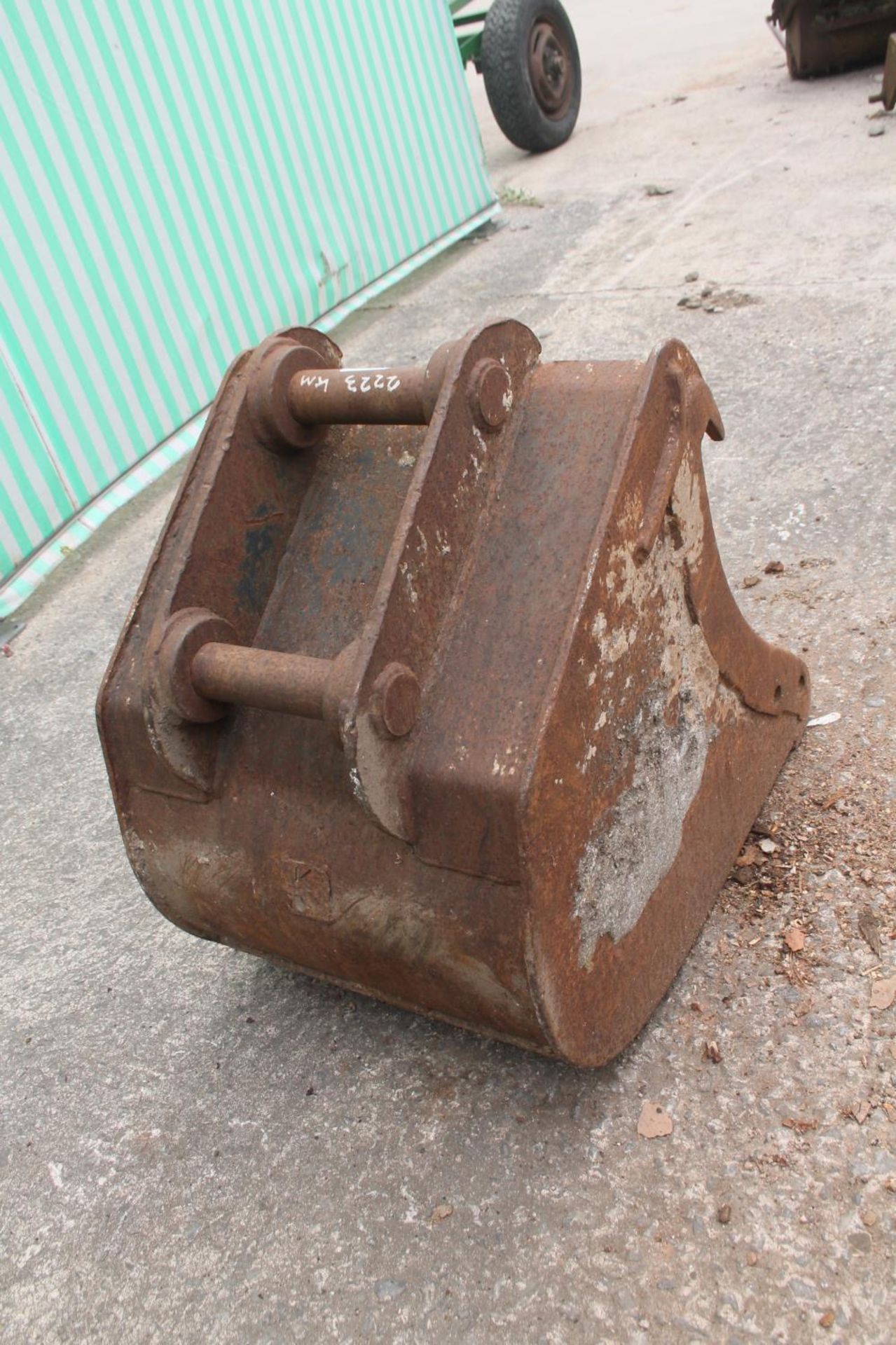 DIGGER BUCKET 17" WIDE NO VAT - Image 2 of 2