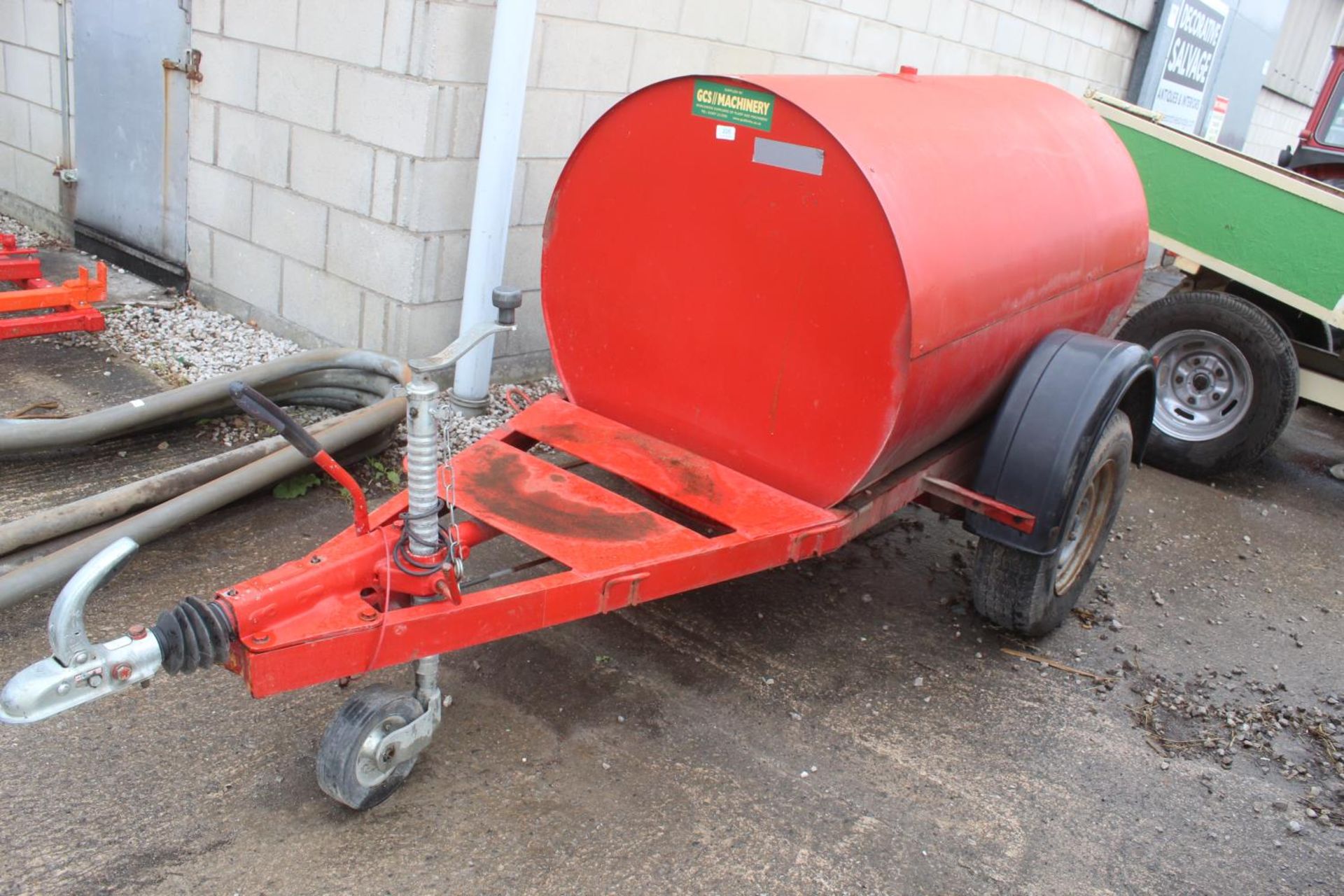 A TRAILER FUEL BOWSER COMPLETE WITH TRANSFER PUMP BELIEVED IN GOOD WORKING ORDER BUT NO WARRANTY