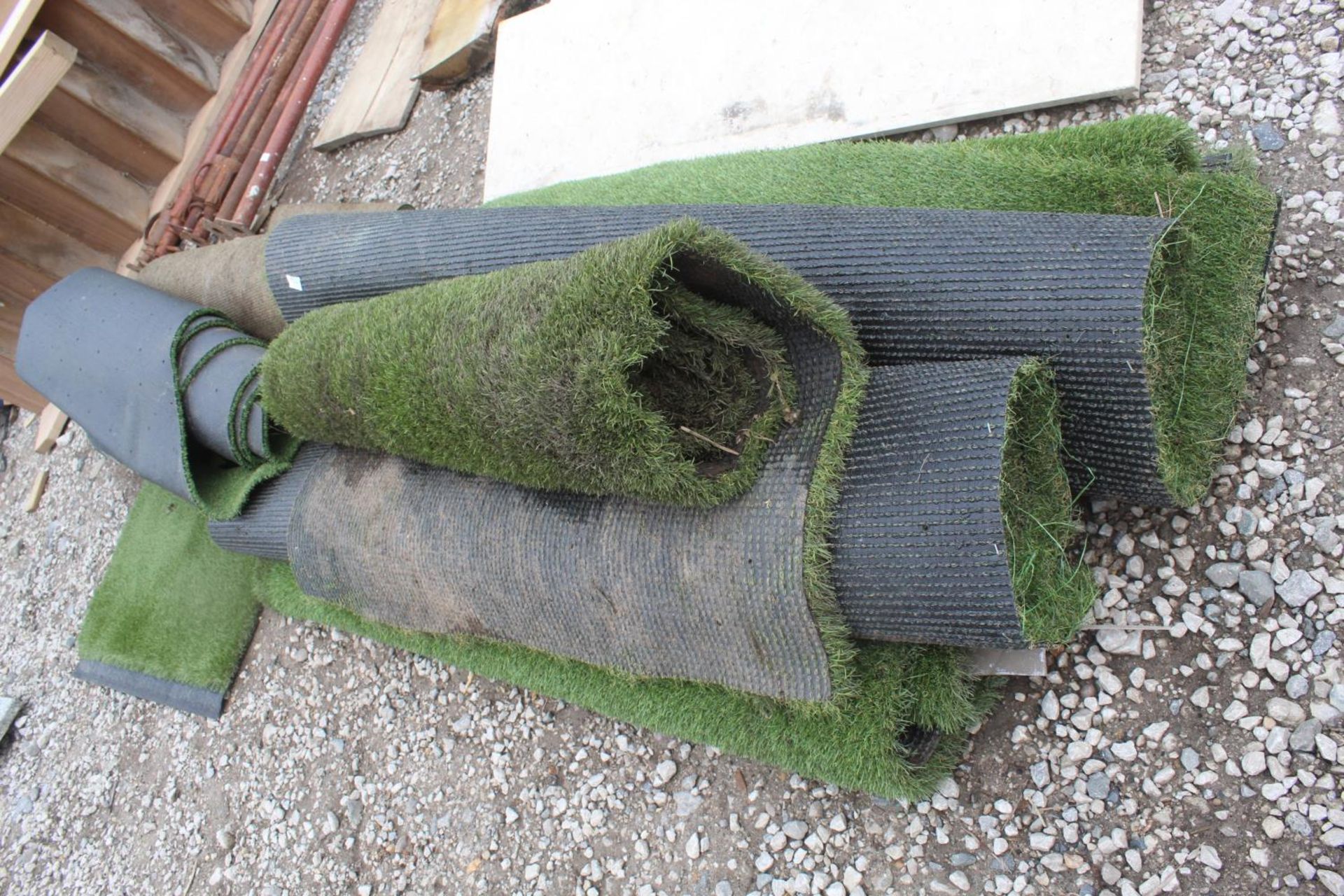 APPROX 8 PIECES OF ASTRO TURF AS NEW NO VAT