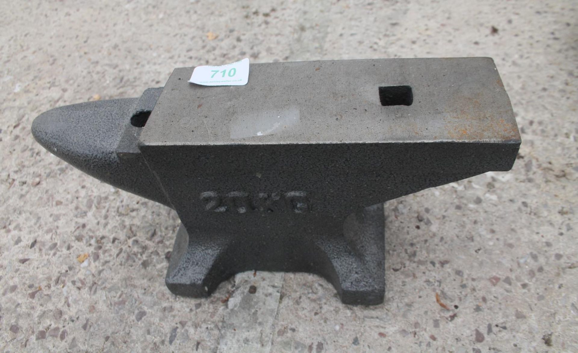 SMALL ANVIL + VAT