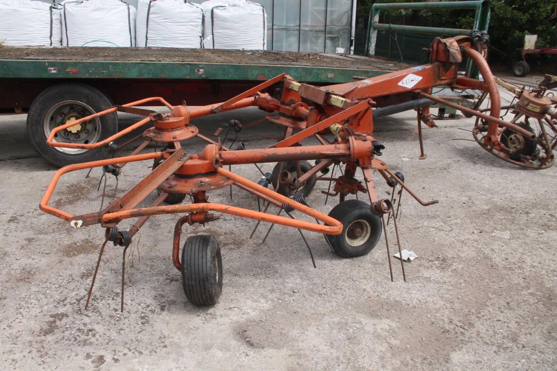 KUHN GF 4000M CENTIPEDE WITH SPARE TINES NO VAT - Image 2 of 2