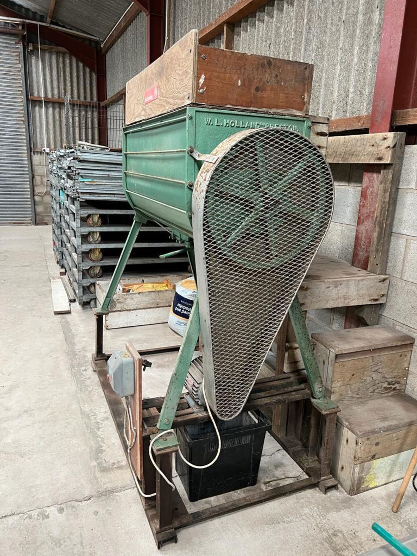 OLIC ANA BLOCK MAKER WITH 5 ROW SOWER, CONVEYOR 90" LONG & 11" WIDE (BELT 8.5" WIDE) GOOD WORKING - Image 8 of 8