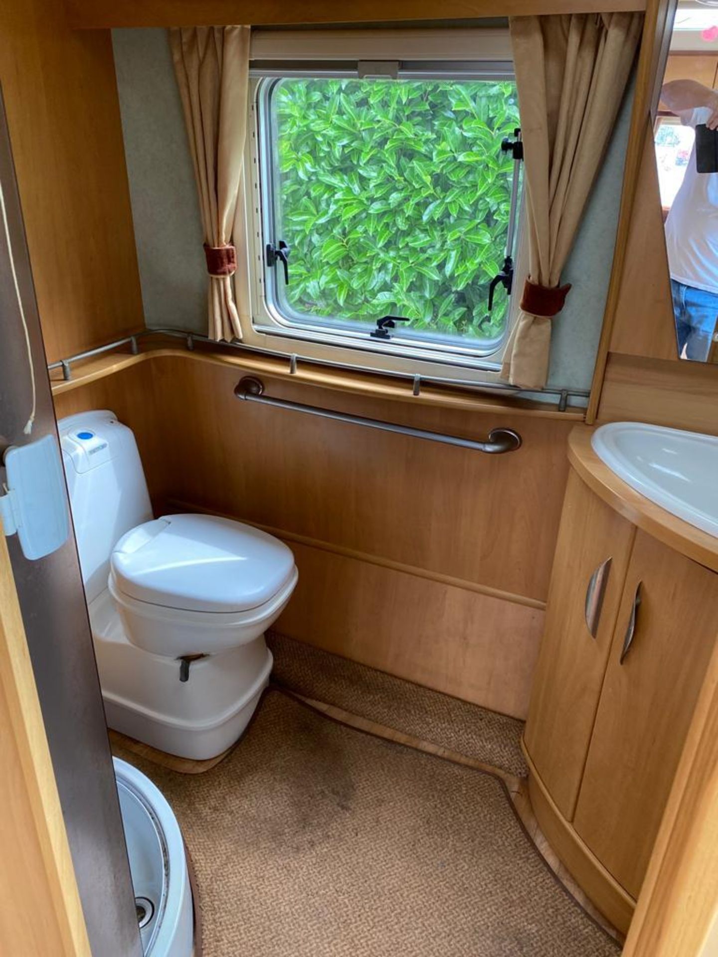 A 2005 SWIFT CHALLENGER 520 4 BERTH CARAVAN NO VAT - Image 4 of 6