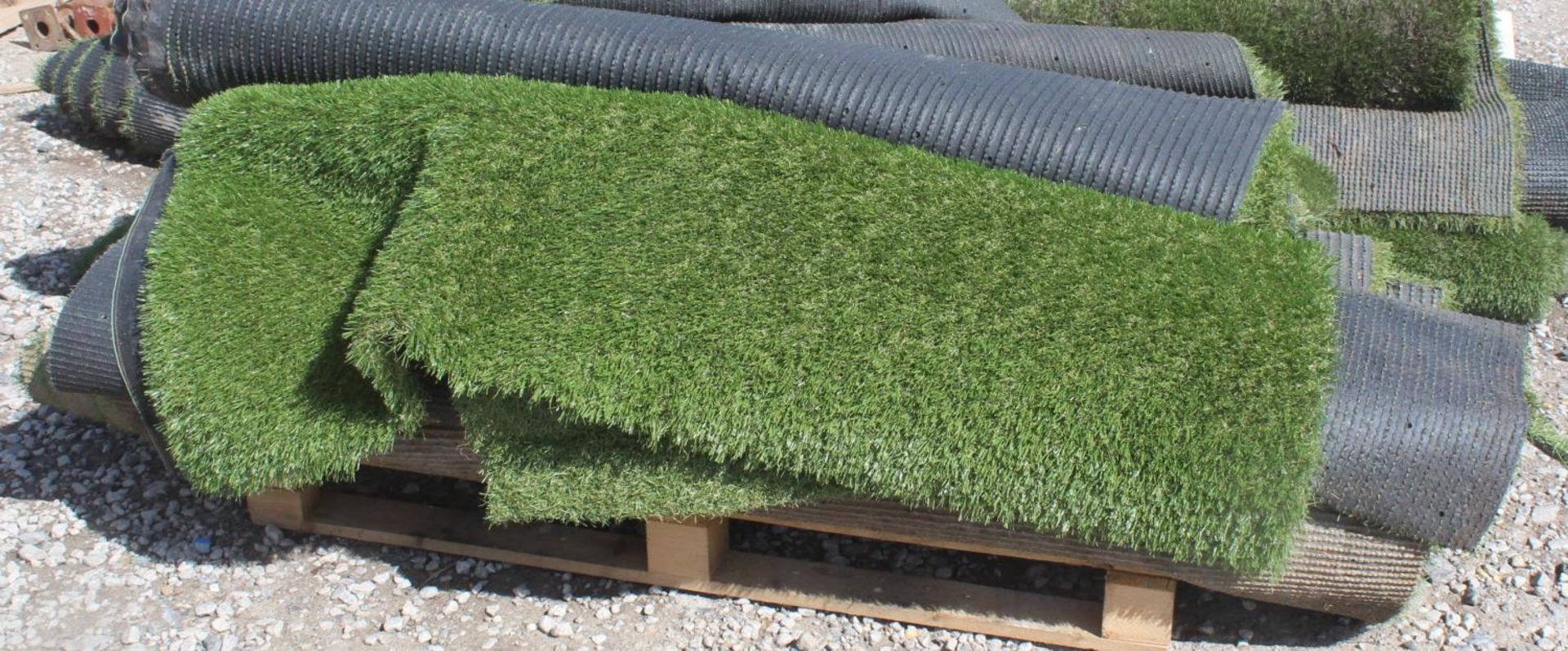 APPROX 8 PCS OF ASTRO TURF AS NEW NO VAT - Image 2 of 2