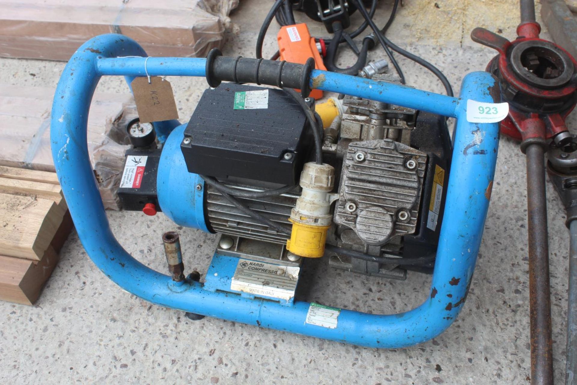 AN AIR COMPRESSOR WORKING NO VAT - Image 2 of 2