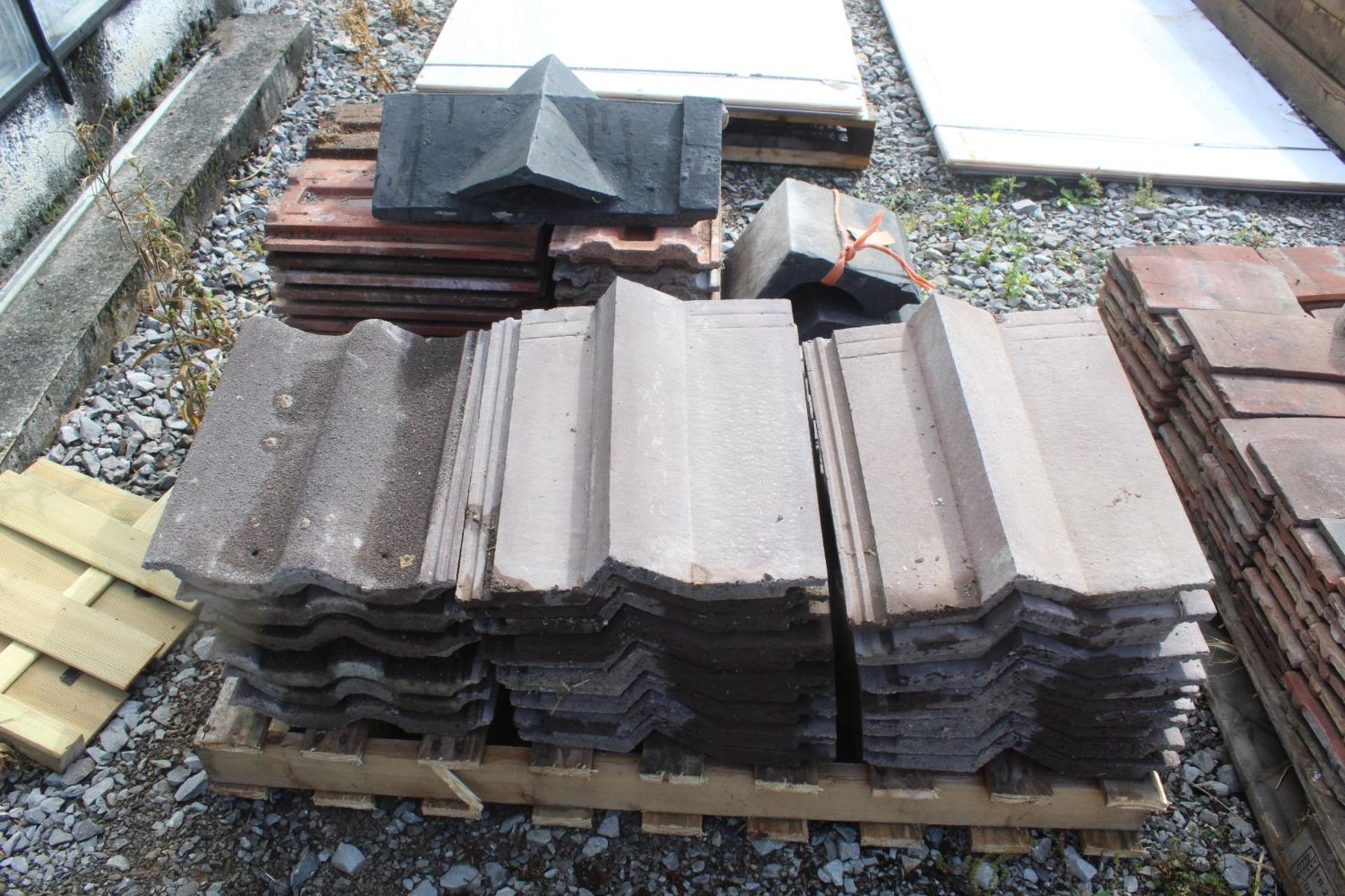 2 PALLETS OF ROOF TILES ETC. + VAT - Image 3 of 3