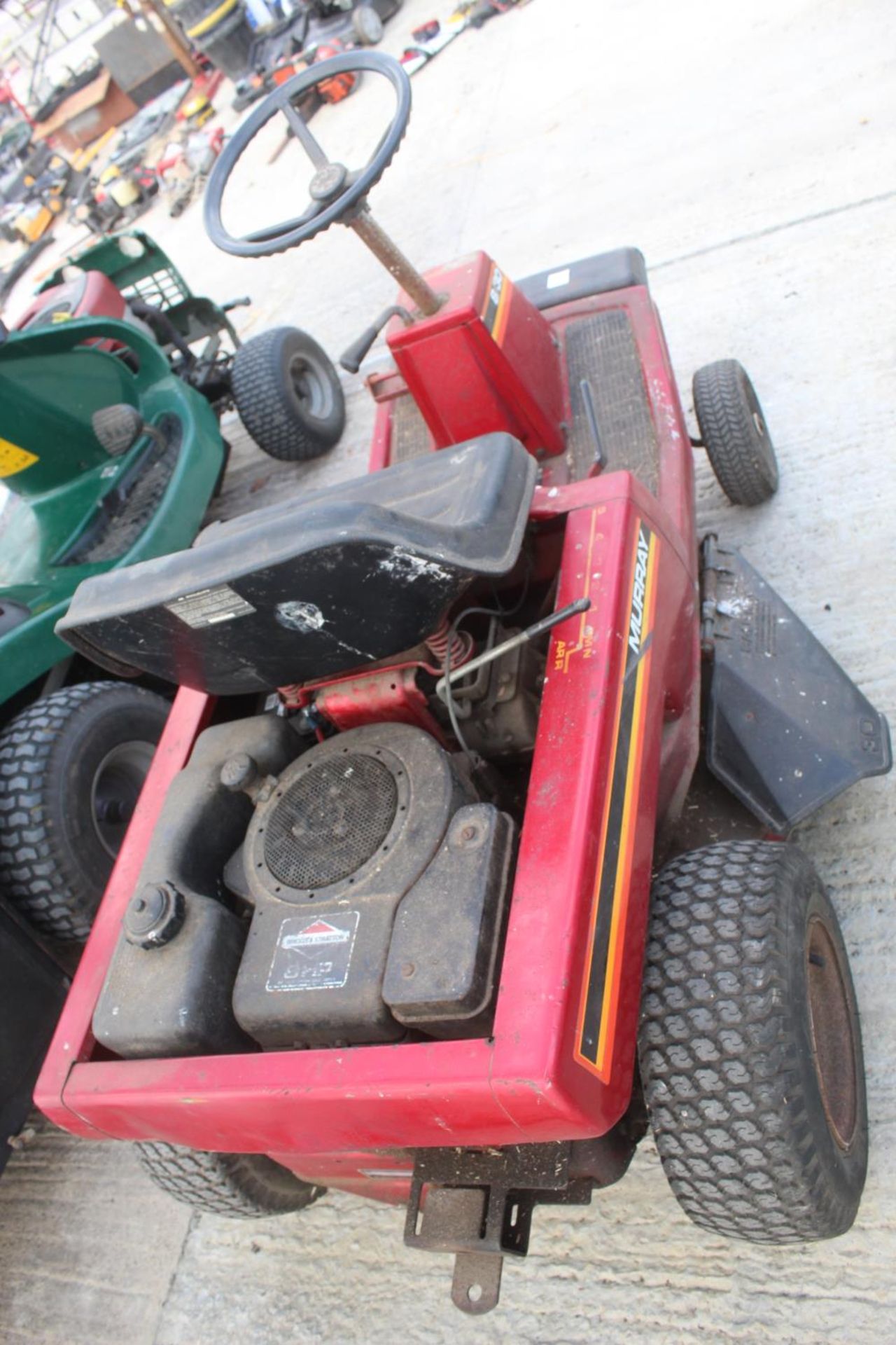 MURRAY 8/30 RIDE ON LAWN MOWER NO VAT - Image 3 of 3